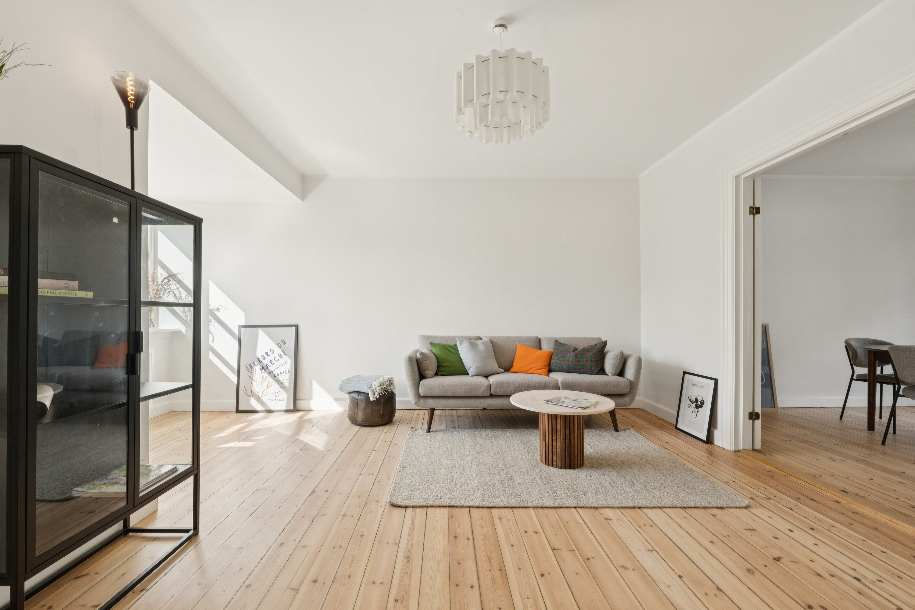 Fremhævet stue billede i fuldskærmstilstand. Billede af Padborgvej 45, 2610 Rødovre