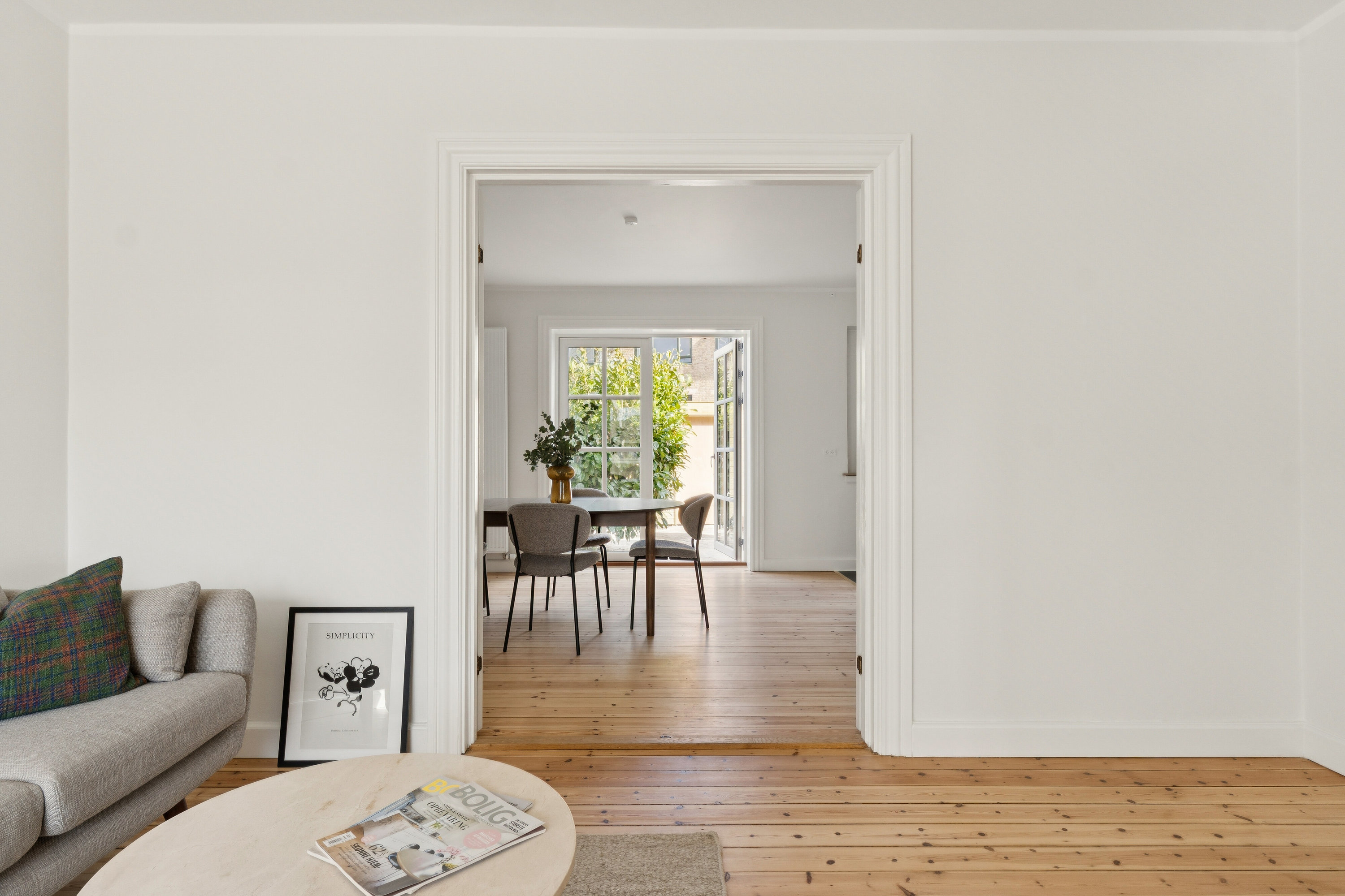 Fremhævet stue billede i fuldskærmstilstand. Billede af Padborgvej 45, 2610 Rødovre