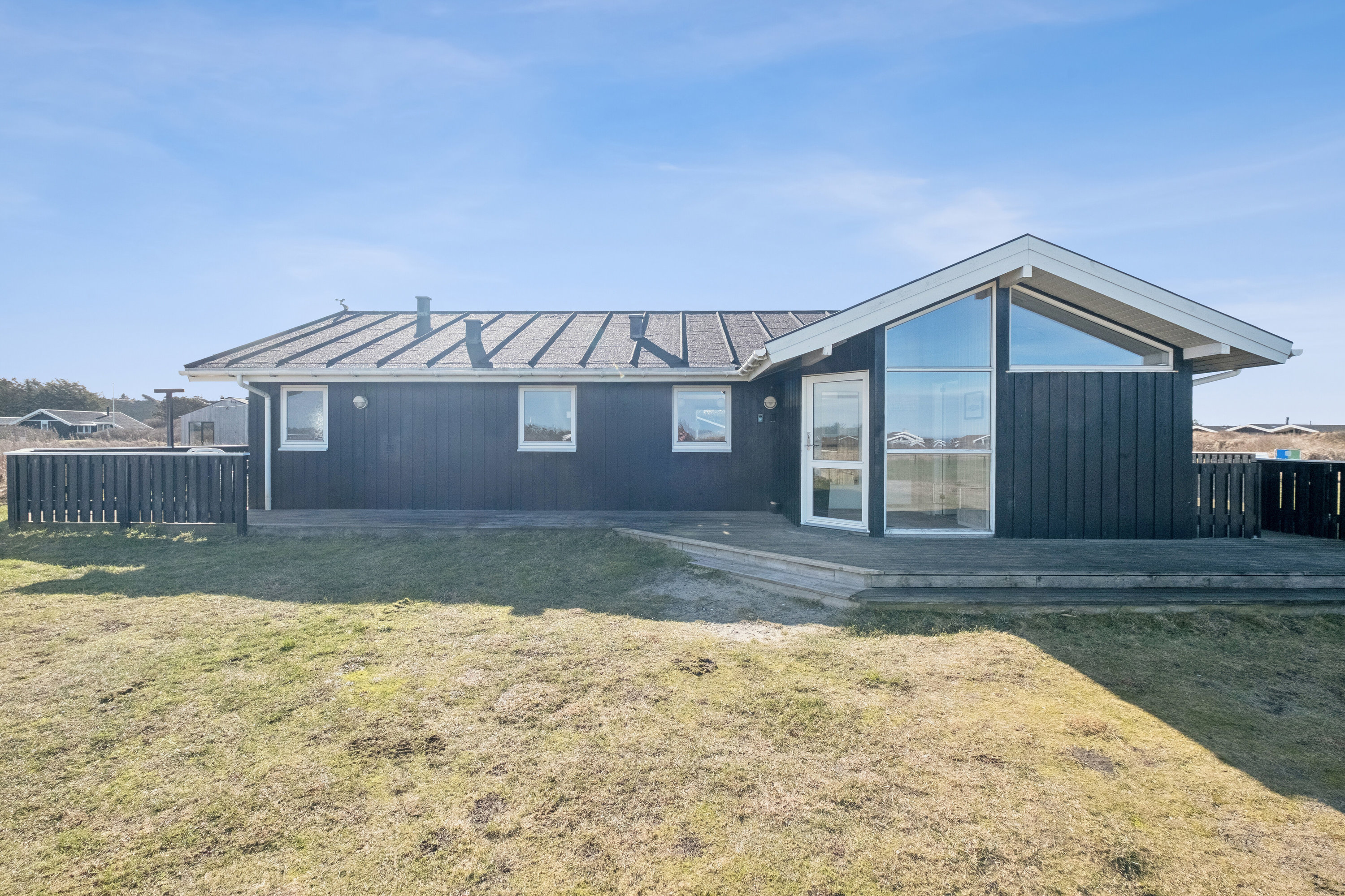 Fremhævet udendørs billede i fuldskærmstilstand. Billede af Midnatsvej 4, Skal Klit, 9800 Hjørring