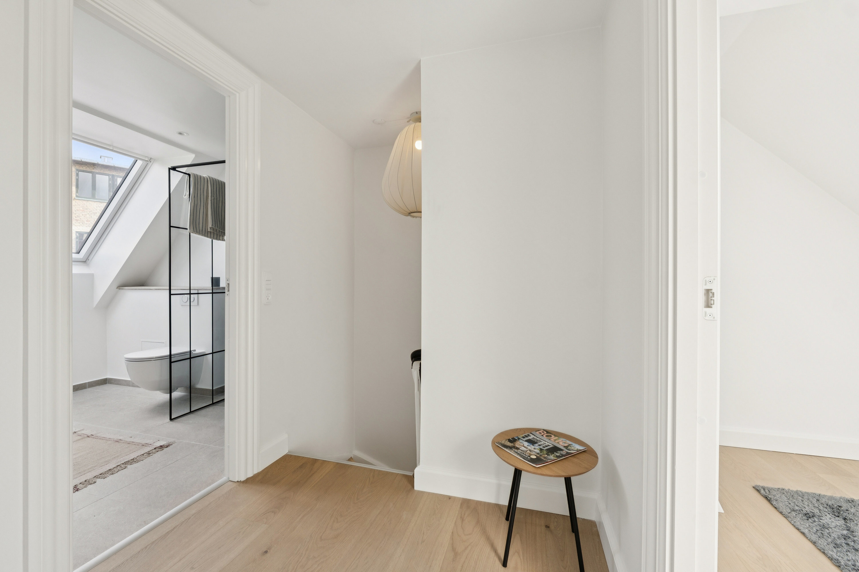 Fremhævet gang billede i fuldskærmstilstand. Billede af Padborgvej 45, 2610 Rødovre