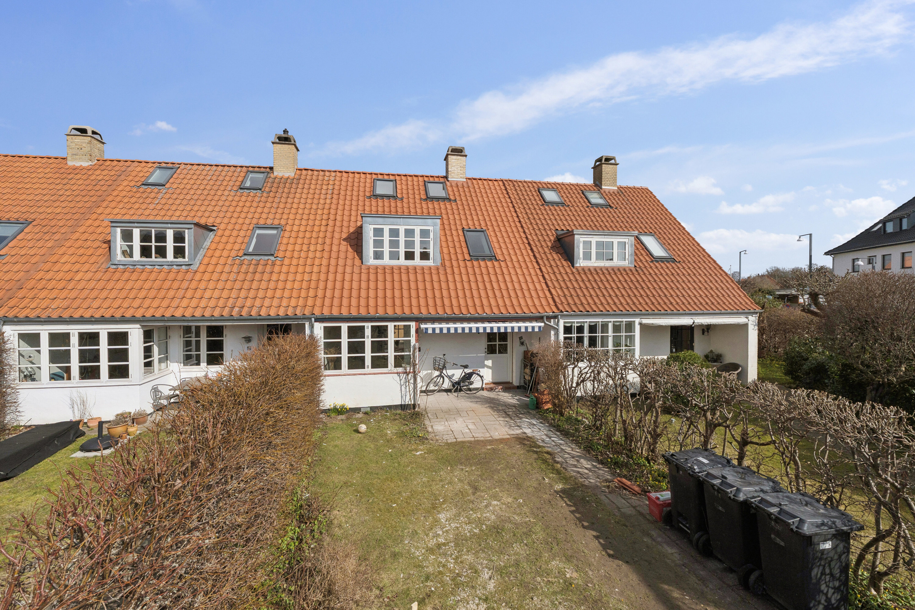 Fremhævet set fra haven billede i fuldskærmstilstand. Billede af Padborgvej 45, 2610 Rødovre