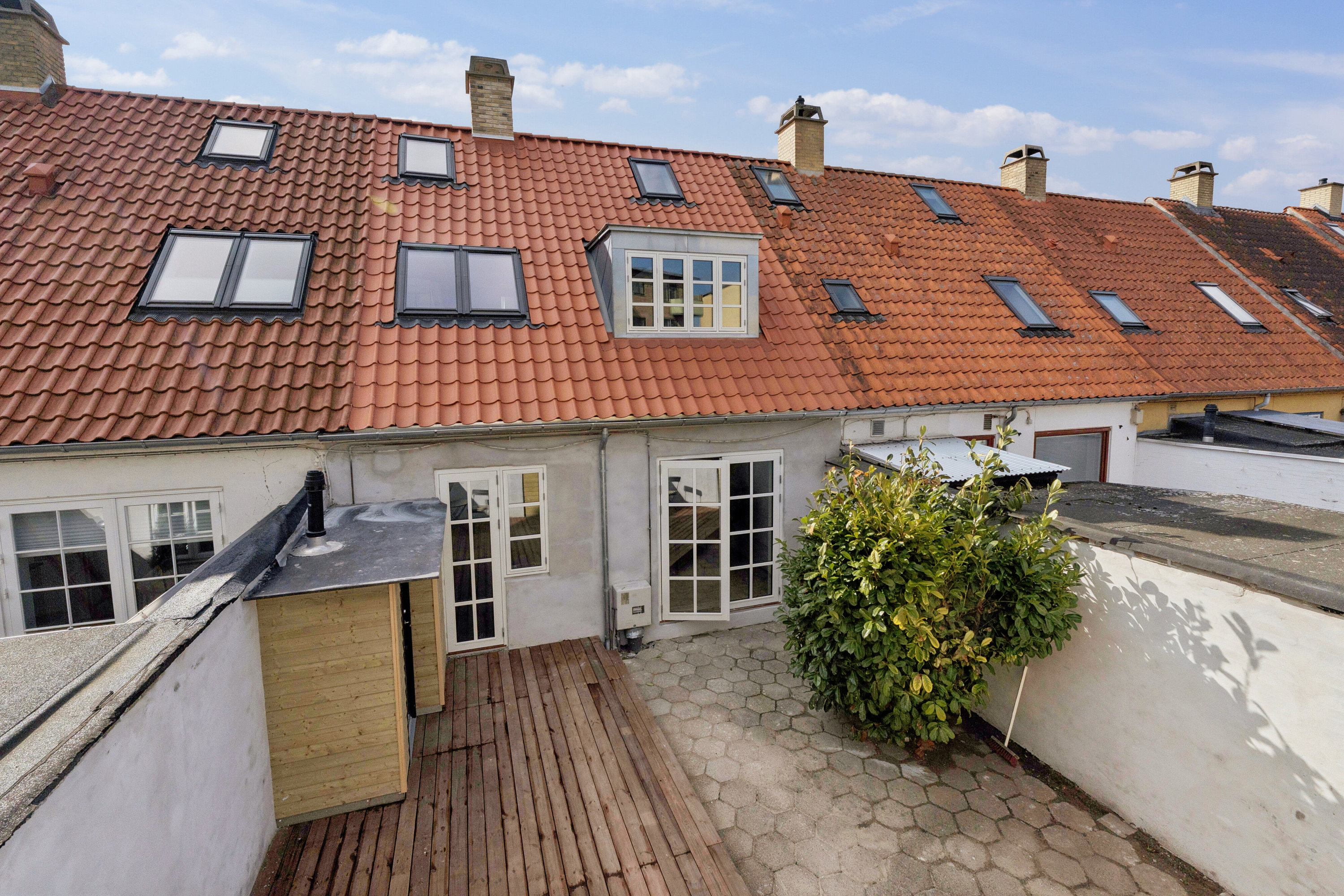 Fremhævet set fra haven billede i fuldskærmstilstand. Billede af Padborgvej 45, 2610 Rødovre