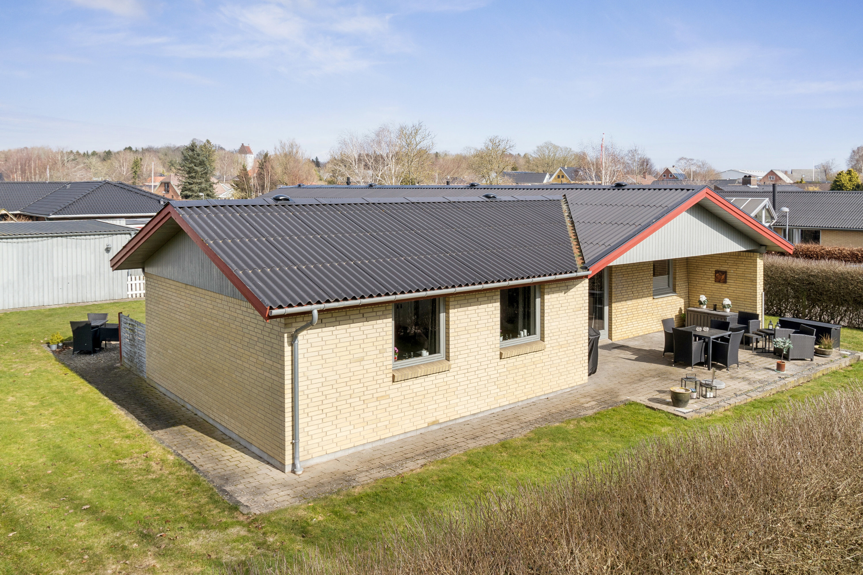 Fremhævet set fra haven billede i fuldskærmstilstand. Billede af Sivænget 1, Snoldelev, 4621 Gadstrup