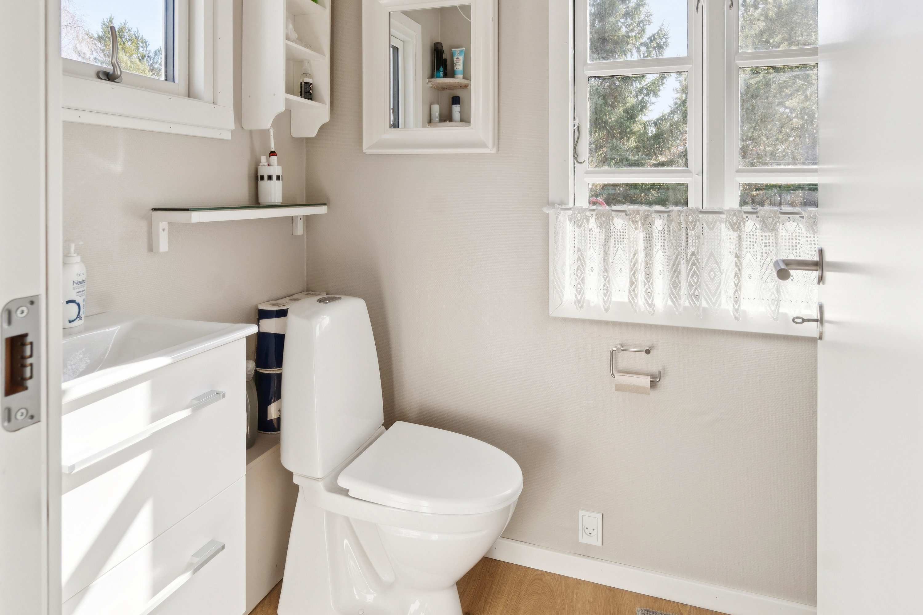 Fremhævet badeværelse billede i fuldskærmstilstand. Billede af Læhegnet 8, Ell Kohave, 4573 Højby