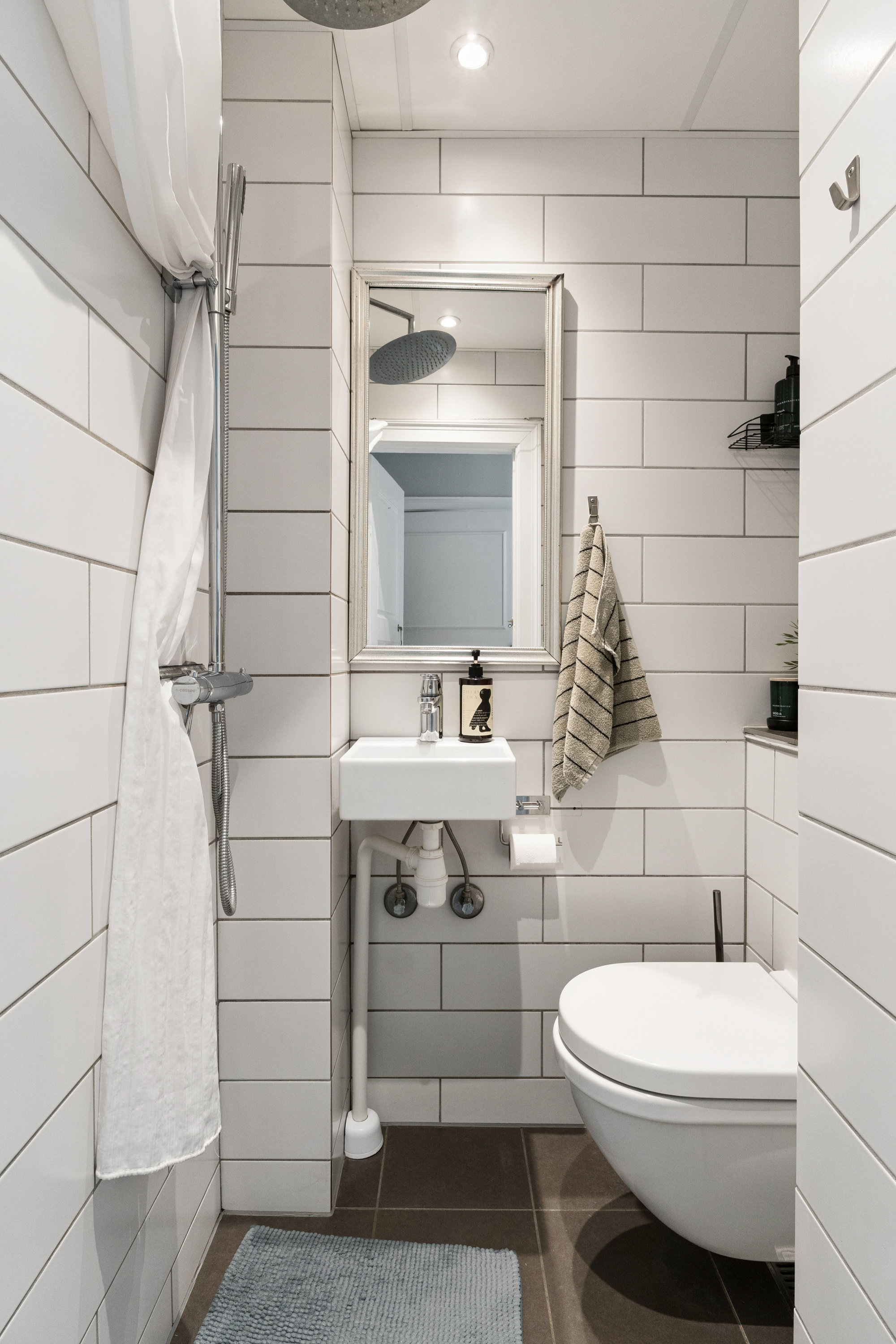 Fremhævet badeværelse billede i fuldskærmstilstand. Billede af Otto Mallings Gade 8, 3. th., 2100 København Ø