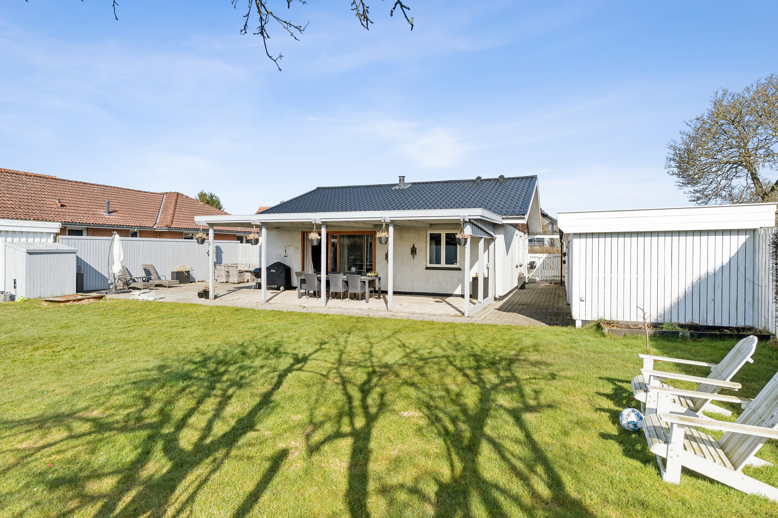 Fremhævet set fra haven billede i fuldskærmstilstand. Billede af Nørremarksvej 21, 2650 Hvidovre