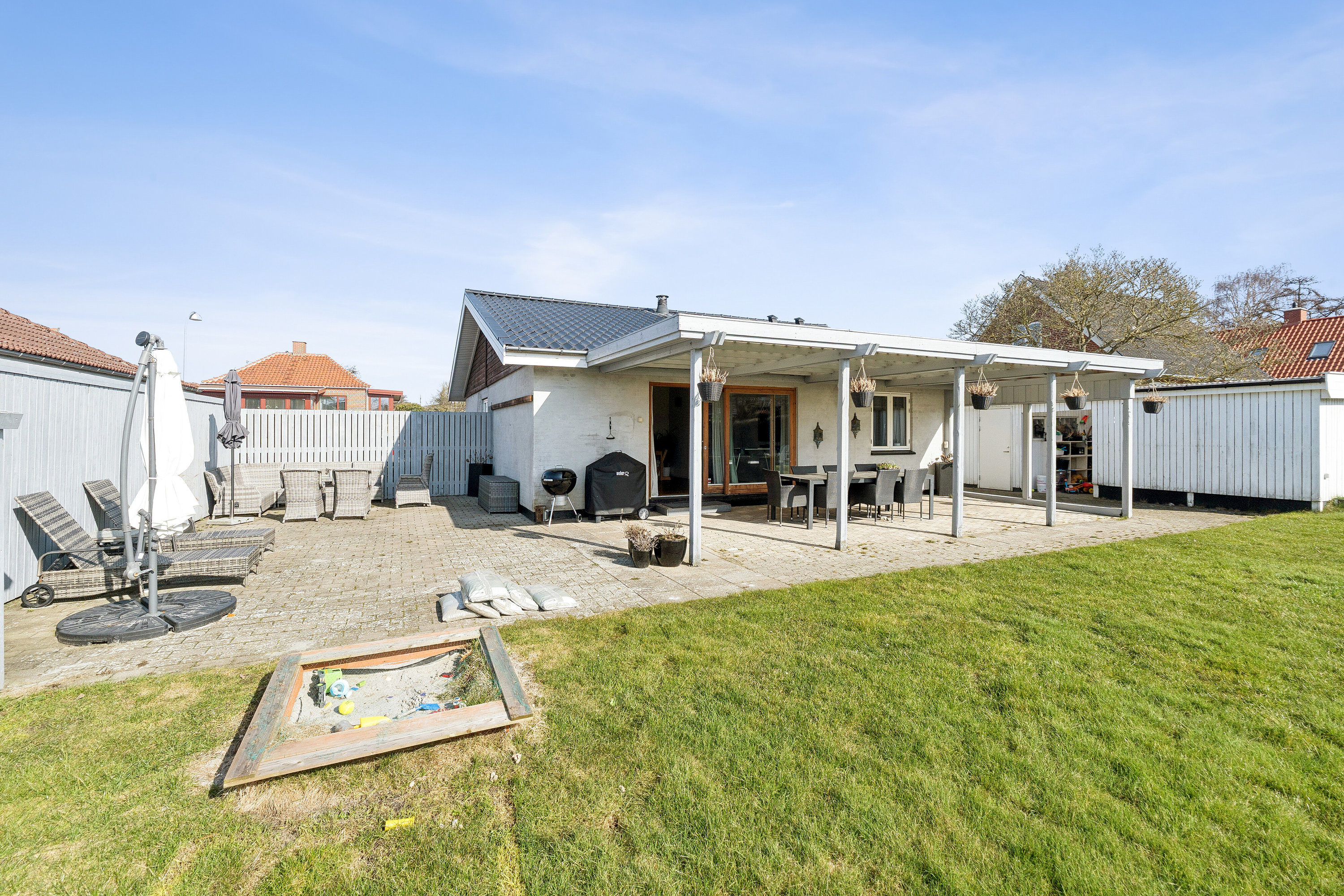 Fremhævet set fra haven billede i fuldskærmstilstand. Billede af Nørremarksvej 21, 2650 Hvidovre