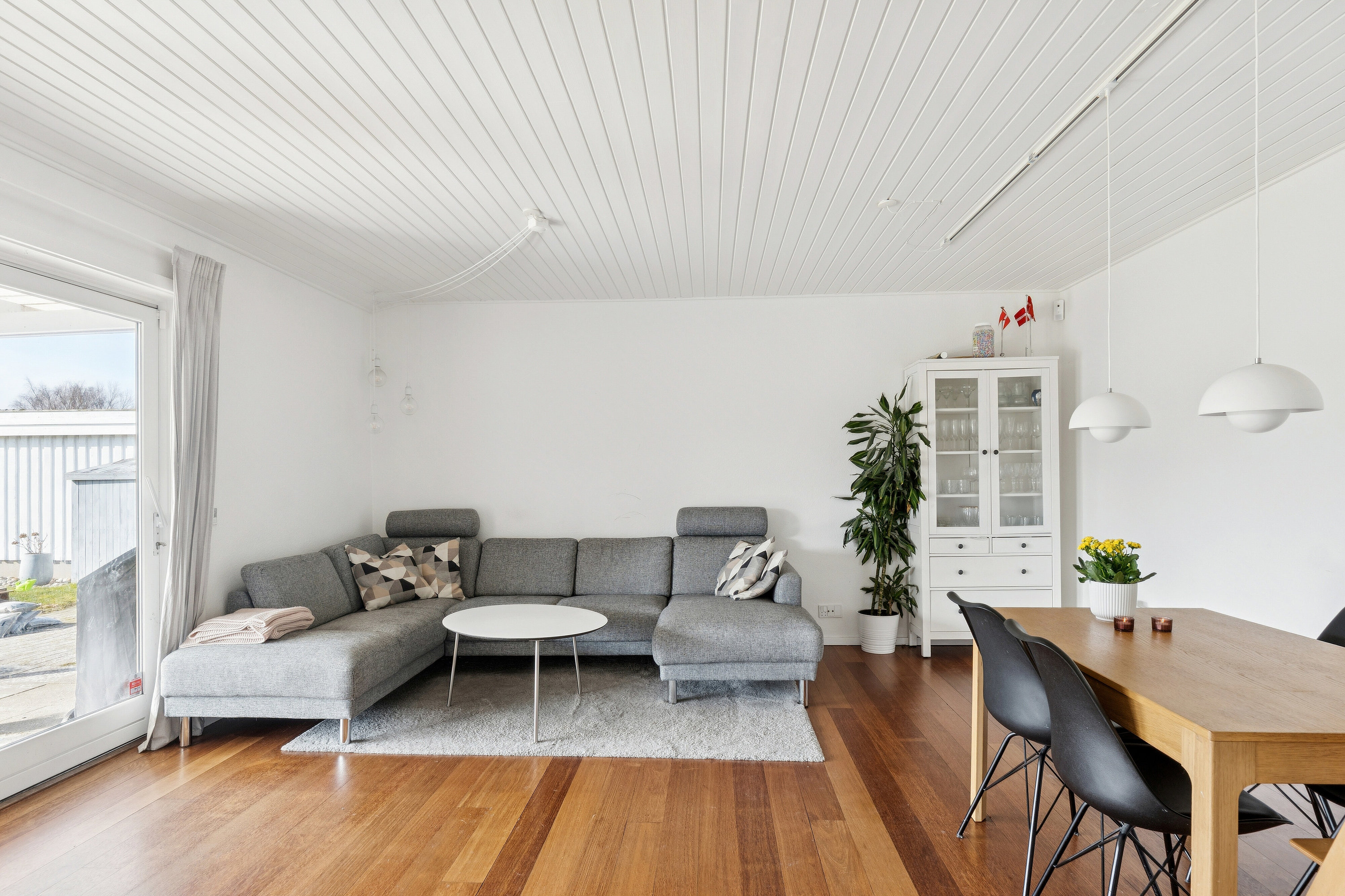 Fremhævet stue billede i fuldskærmstilstand. Billede af Nørremarksvej 21, 2650 Hvidovre