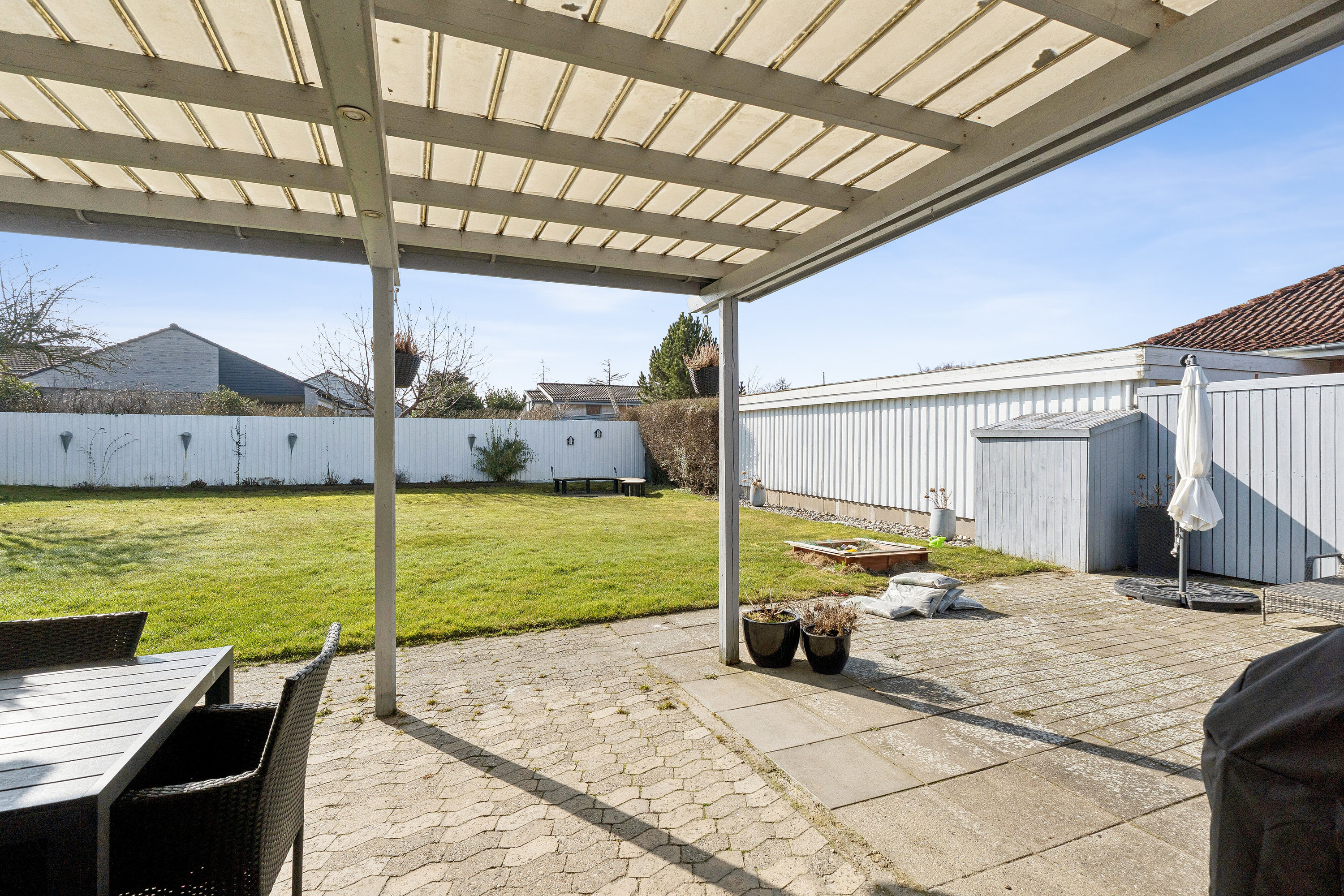 Fremhævet overdækket terrasse billede i fuldskærmstilstand. Billede af Nørremarksvej 21, 2650 Hvidovre