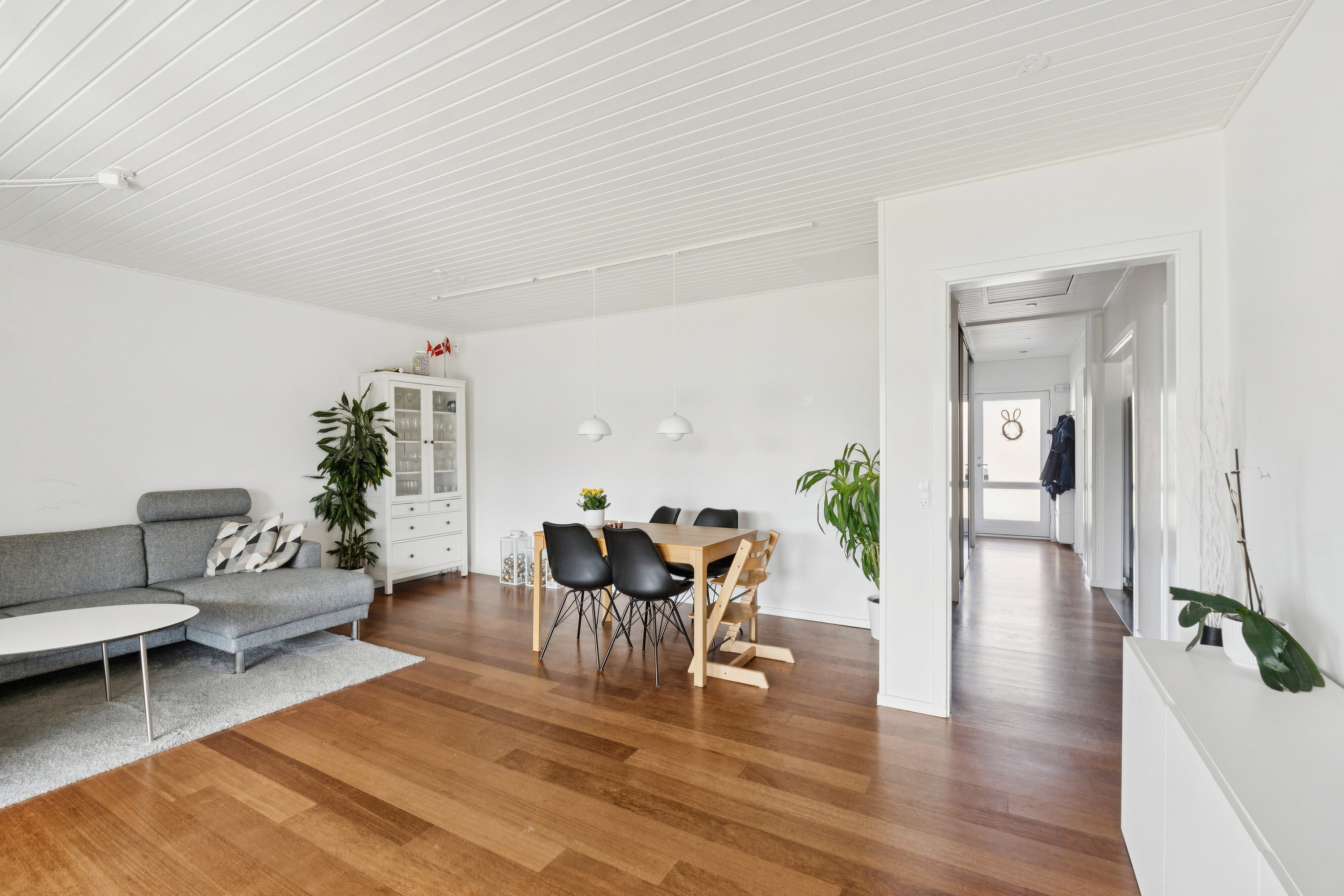 Fremhævet stue billede i fuldskærmstilstand. Billede af Nørremarksvej 21, 2650 Hvidovre