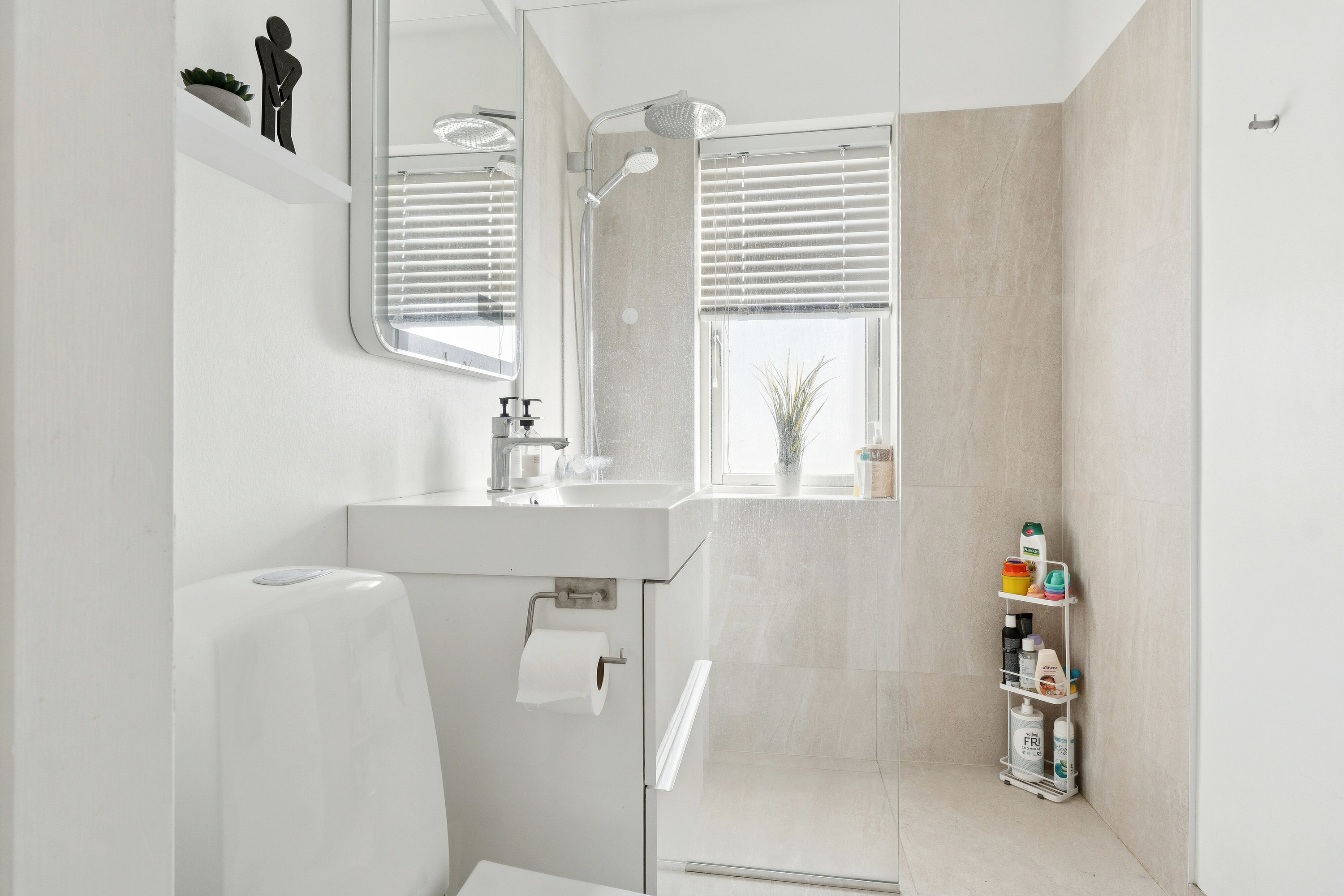 Fremhævet badeværelse billede i fuldskærmstilstand. Billede af Nørremarksvej 21, 2650 Hvidovre