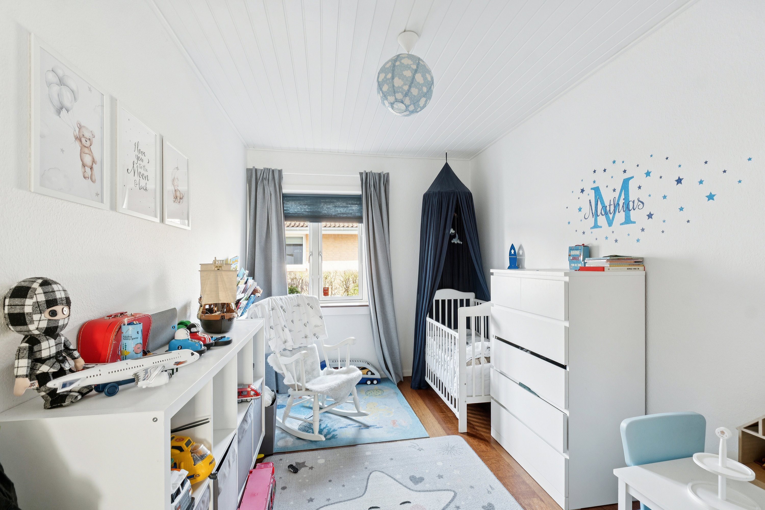 Fremhævet soveværelse billede i fuldskærmstilstand. Billede af Nørremarksvej 21, 2650 Hvidovre