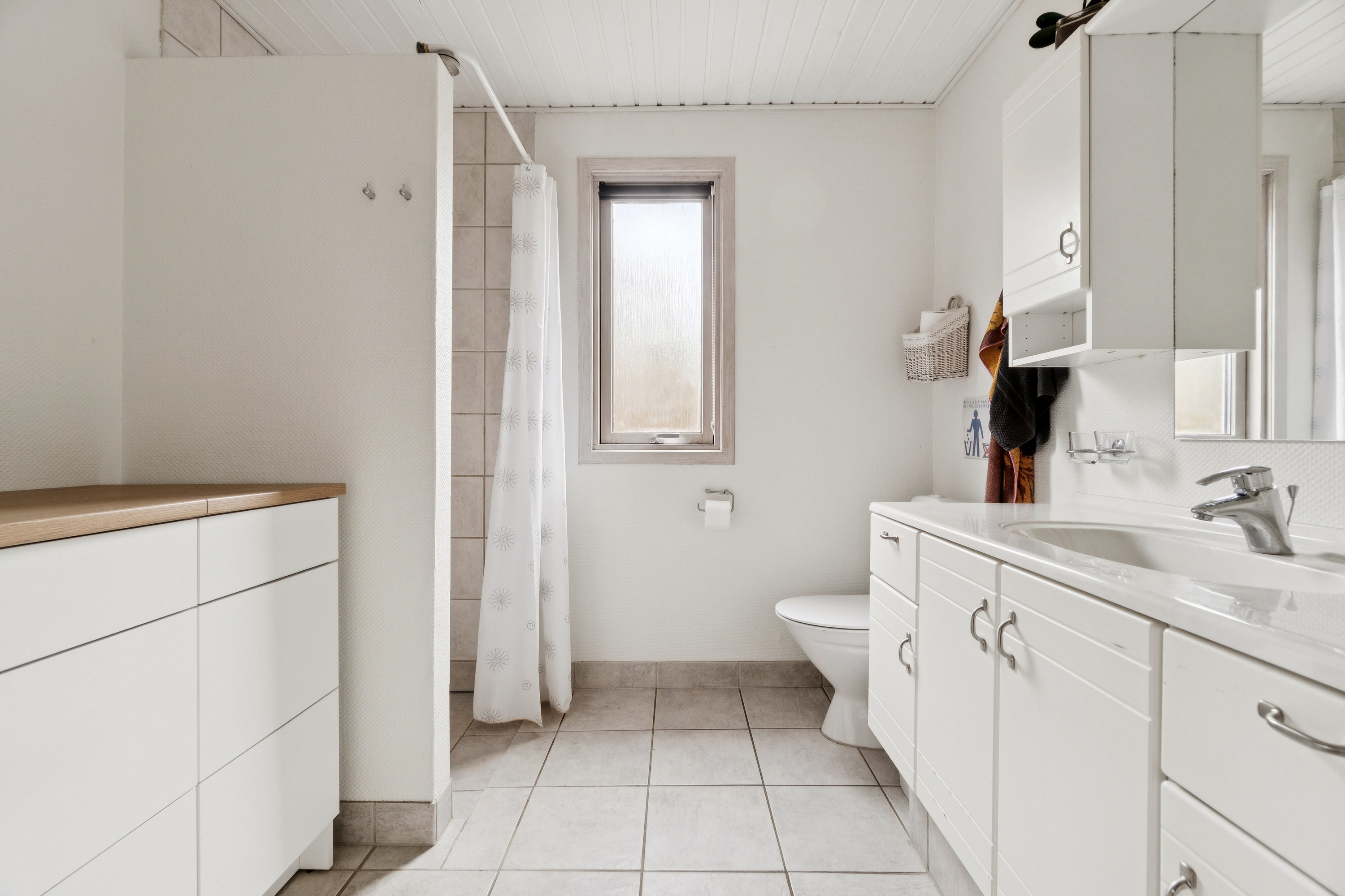 Fremhævet badeværelse billede i fuldskærmstilstand. Billede af Spætmejsevej 13, Draget, 7760 Hurup Thy