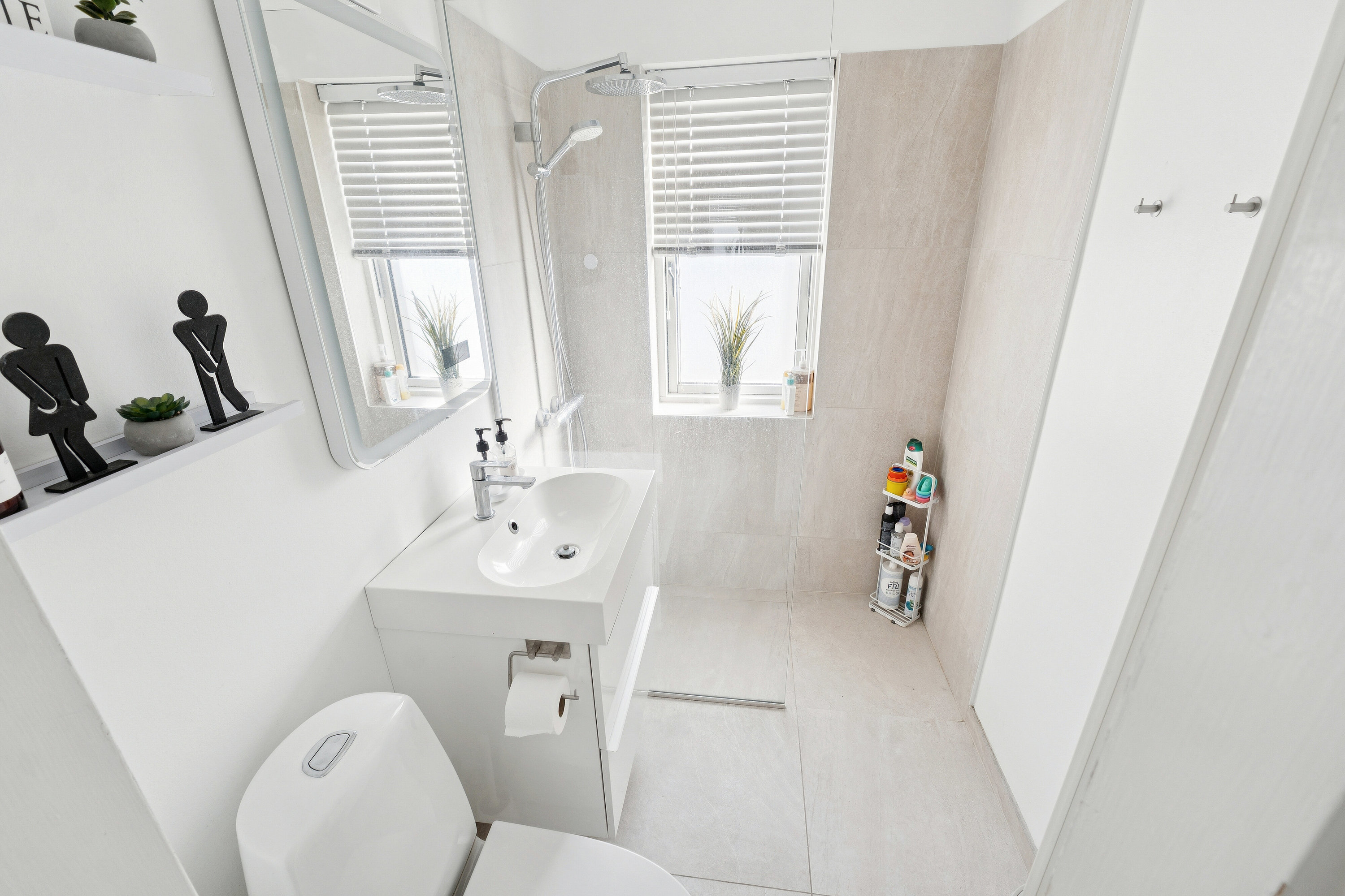 Fremhævet badeværelse billede i fuldskærmstilstand. Billede af Nørremarksvej 21, 2650 Hvidovre