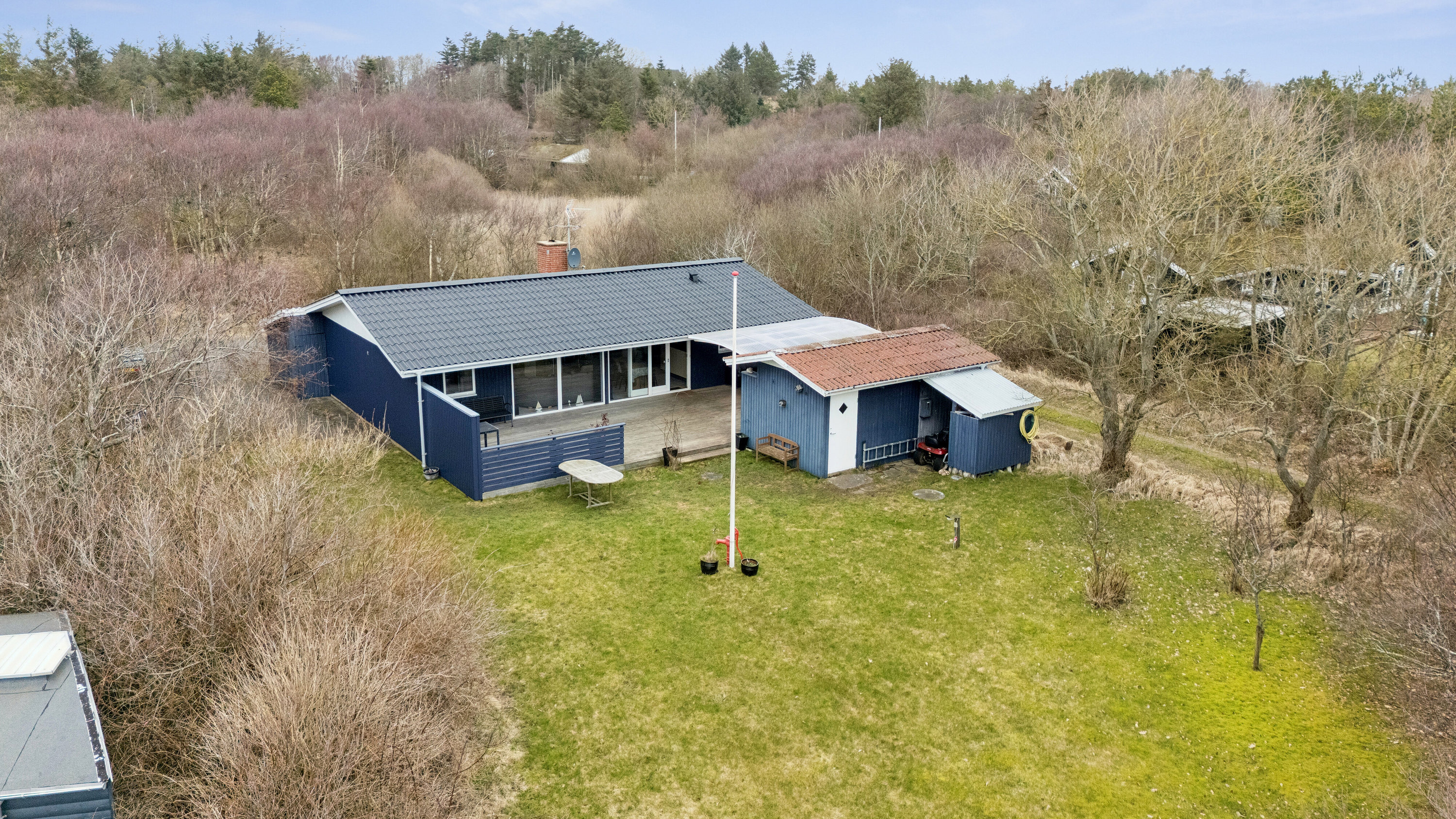 Fremhævet set fra haven billede i fuldskærmstilstand. Billede af Spætmejsevej 13, Draget, 7760 Hurup Thy