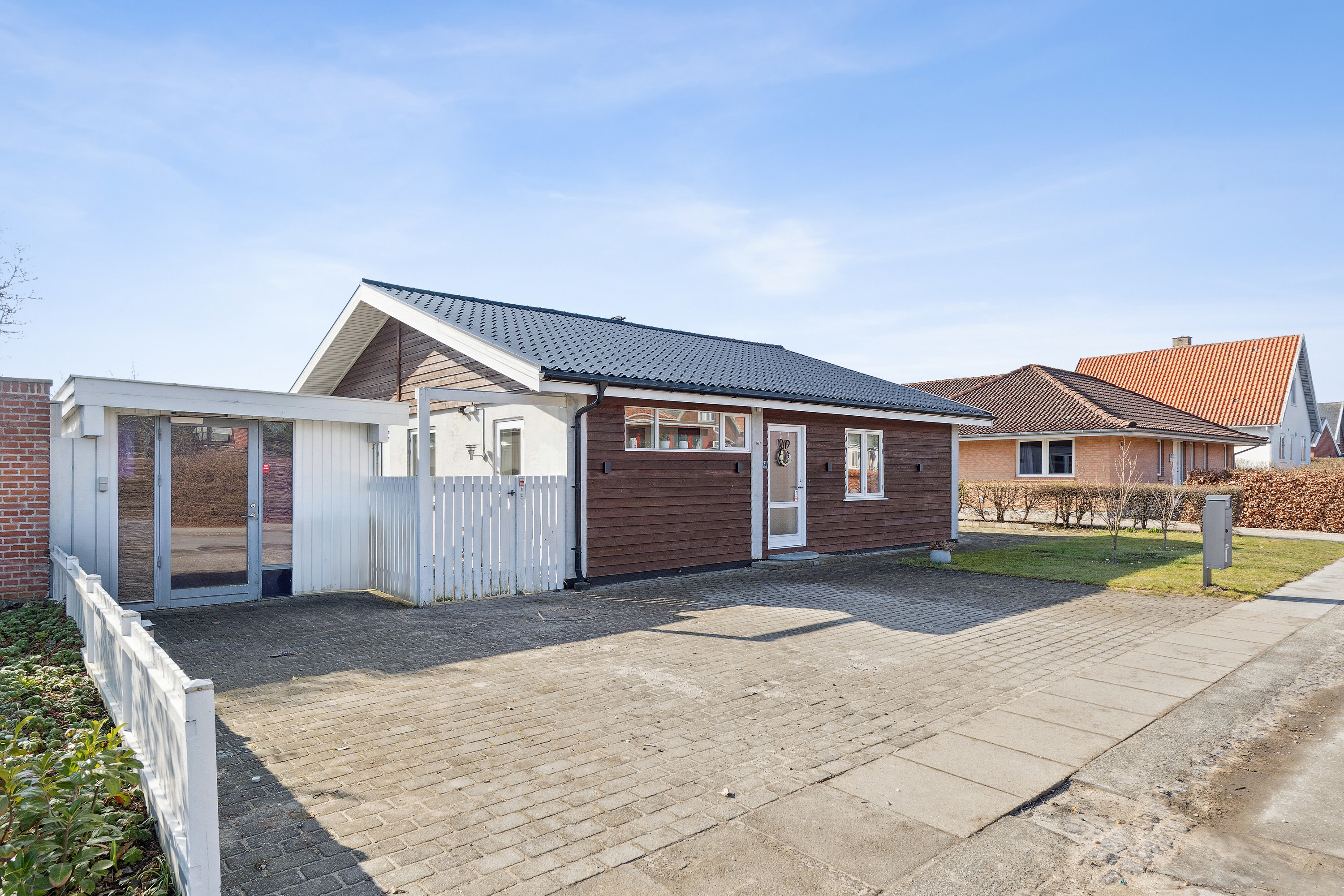 Fremhævet udendørs billede i fuldskærmstilstand. Billede af Nørremarksvej 21, 2650 Hvidovre