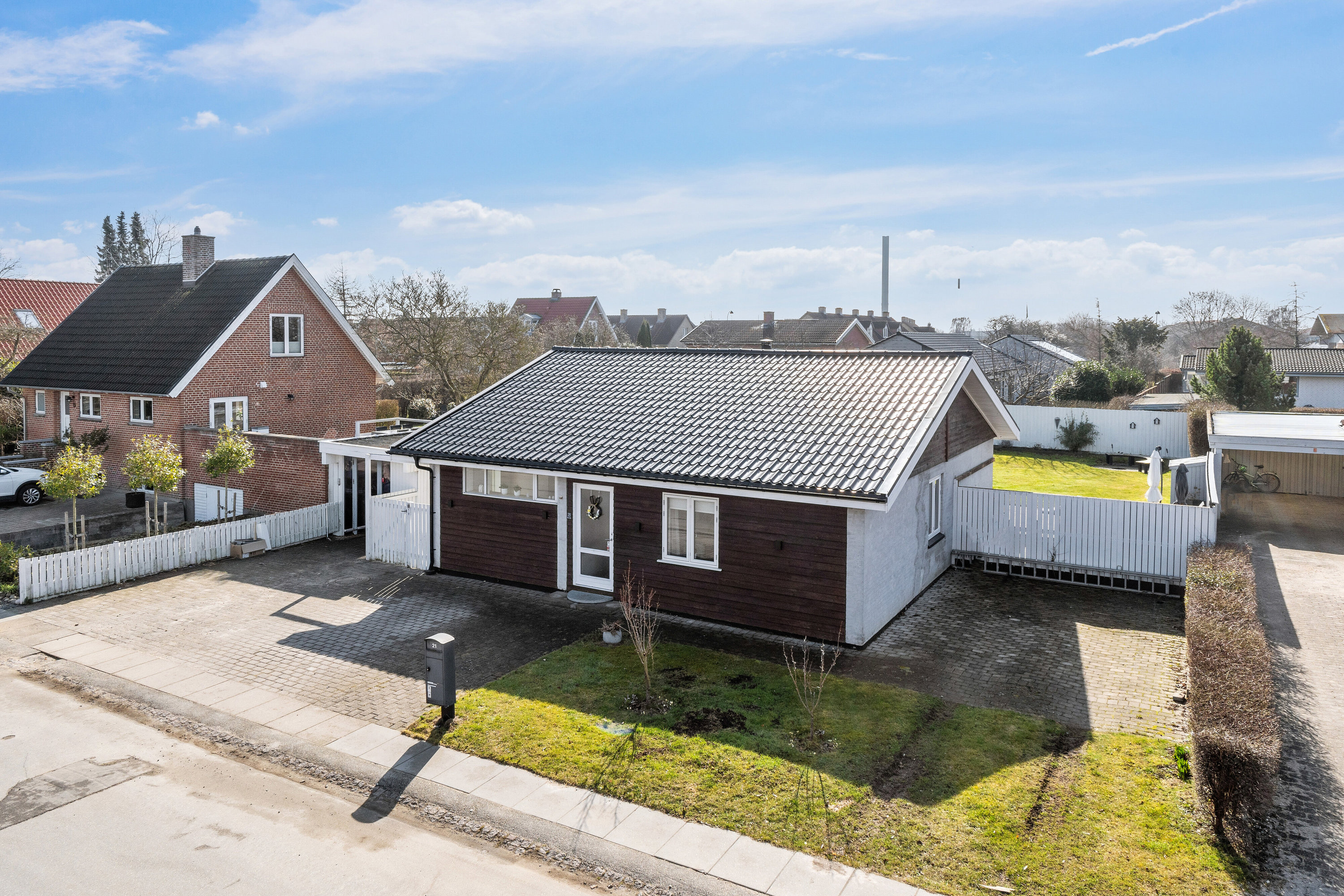 Fremhævet set fra vejen billede i fuldskærmstilstand. Billede af Nørremarksvej 21, 2650 Hvidovre