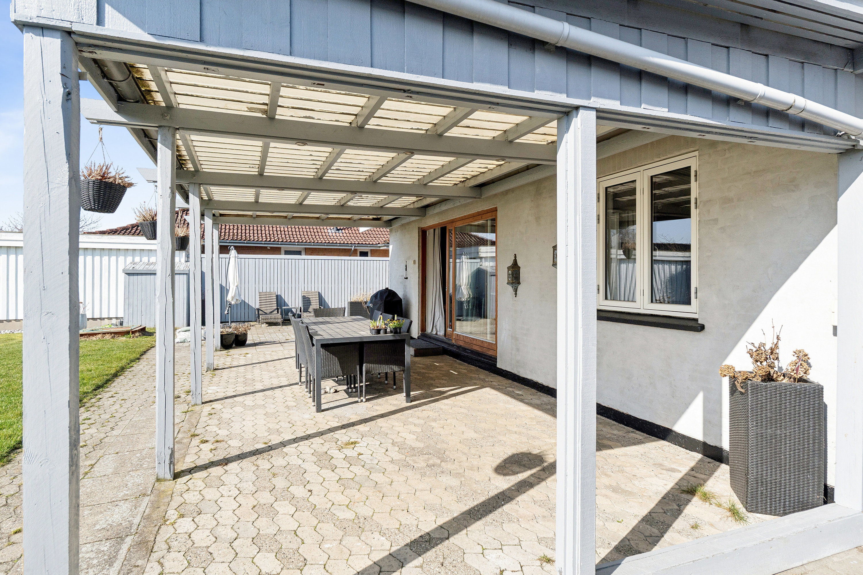 Fremhævet overdækket terrasse billede i fuldskærmstilstand. Billede af Nørremarksvej 21, 2650 Hvidovre