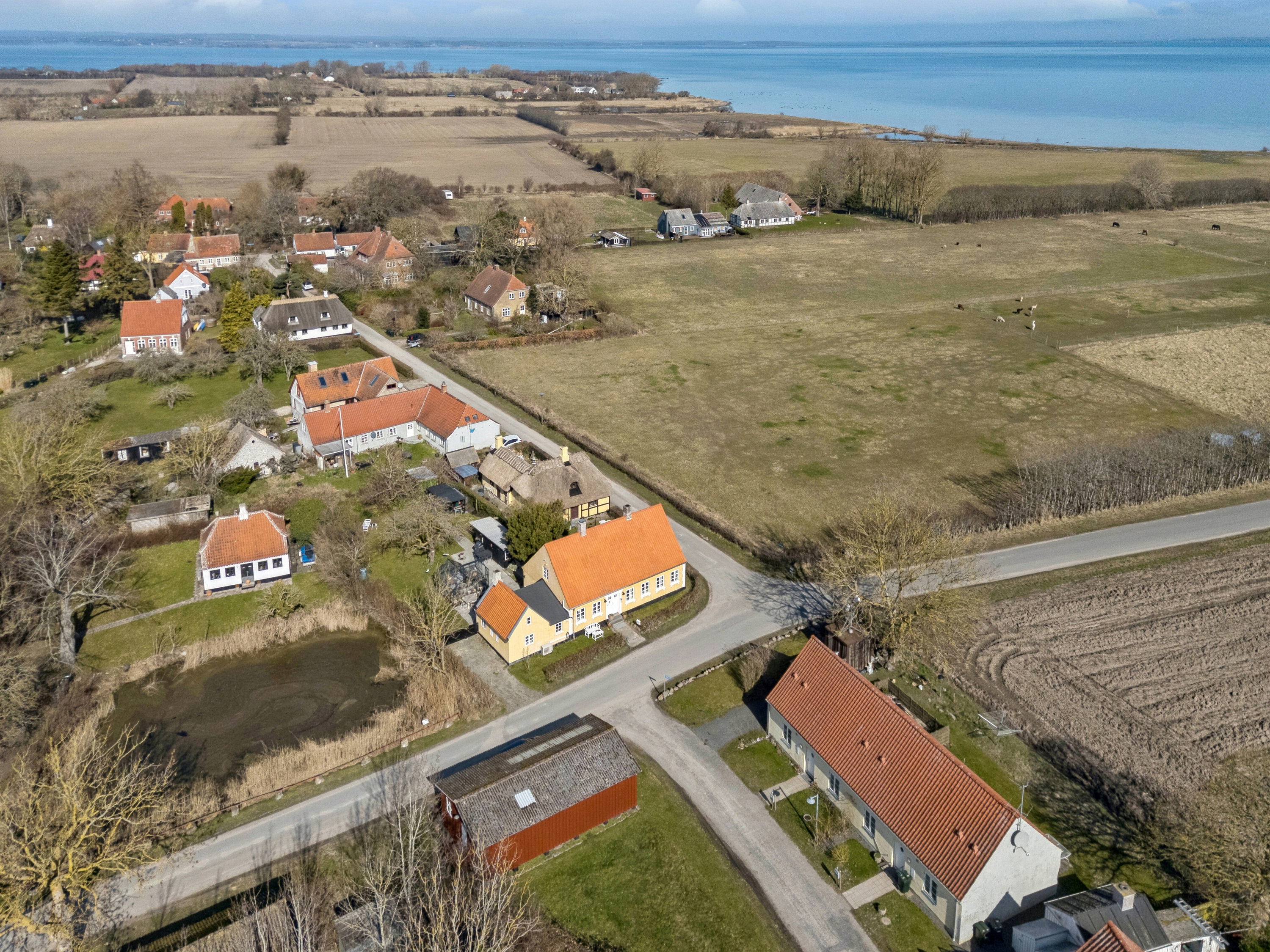 Fremhævet luftfoto billede i fuldskærmstilstand. Billede af Strynø Brovej 3, Strynø, 5943 Strynø