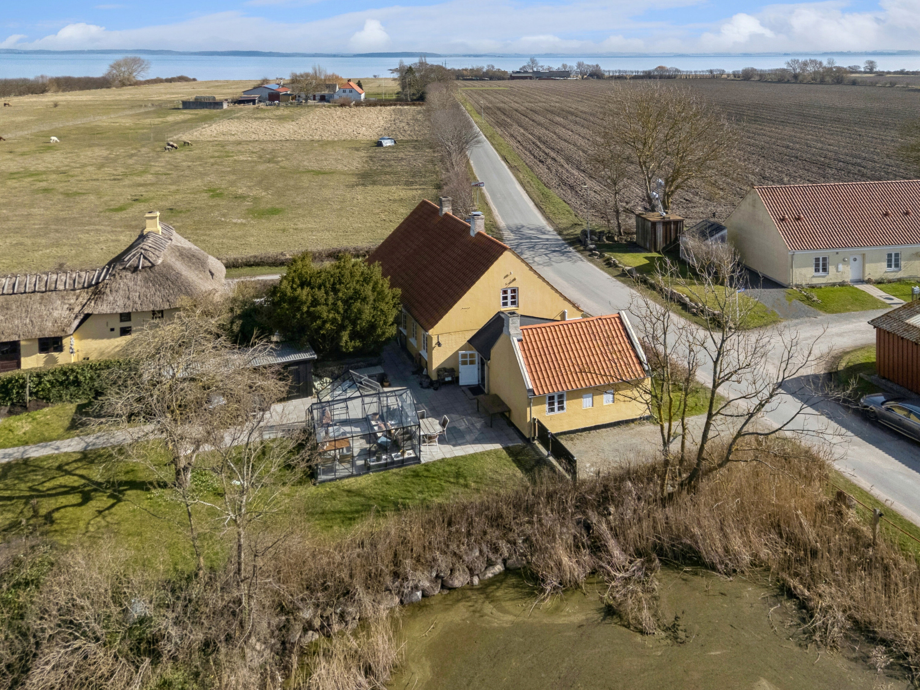 Fremhævet luftfoto billede i fuldskærmstilstand. Billede af Strynø Brovej 3, Strynø, 5943 Strynø