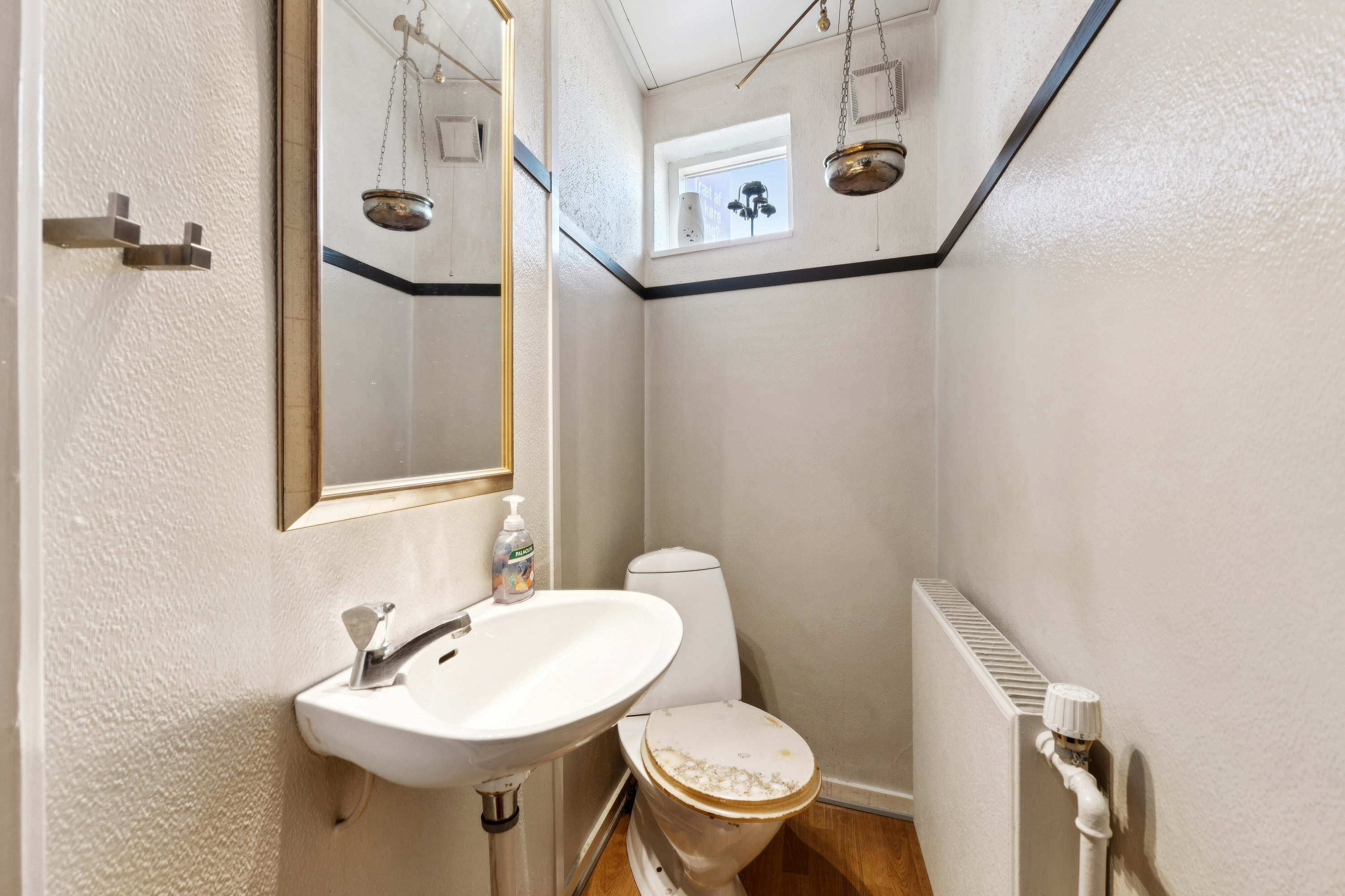 Fremhævet badeværelse billede i fuldskærmstilstand. Billede af Søndergade 1, 5884 Gudme