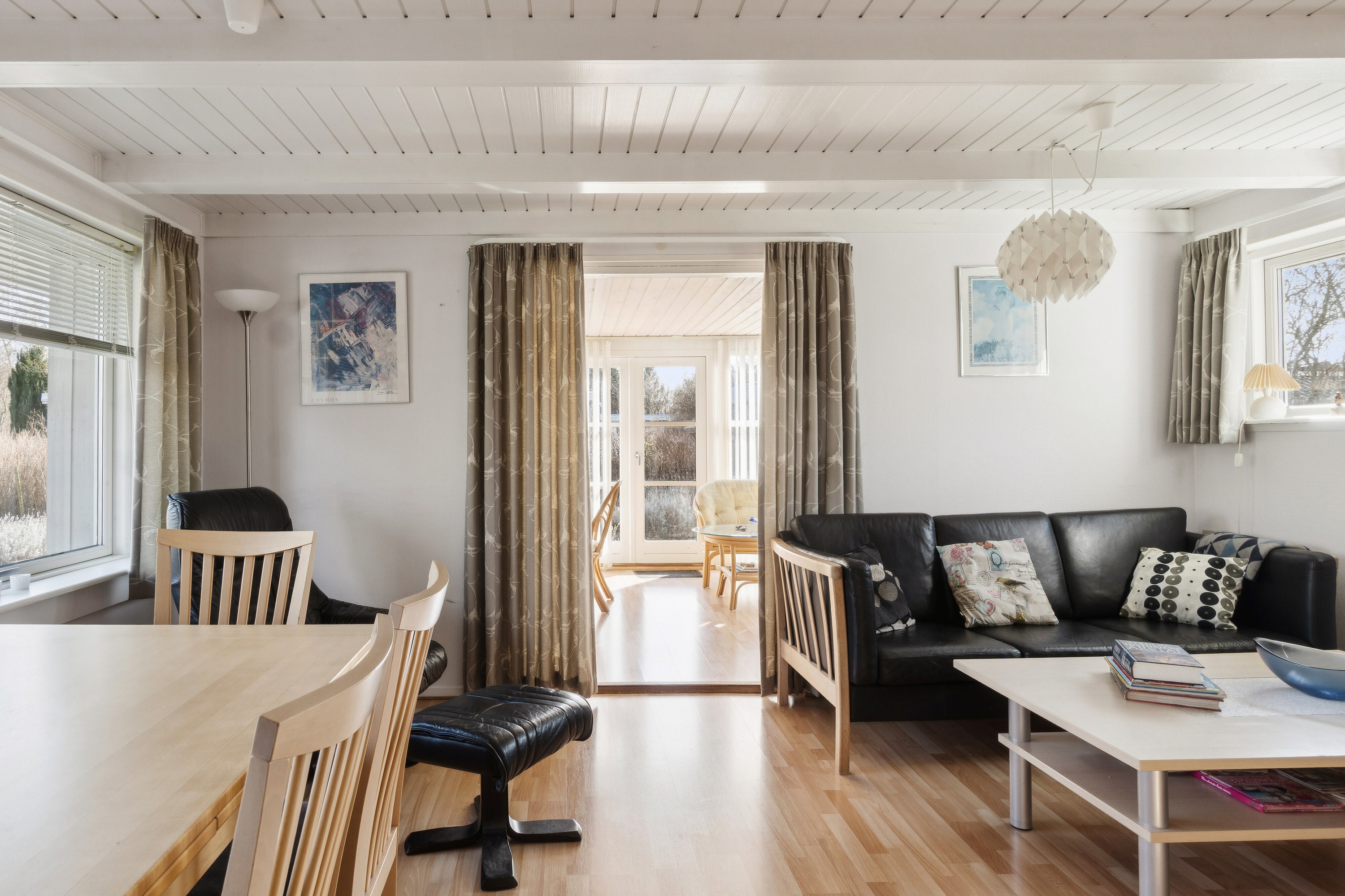 Fremhævet stue billede i fuldskærmstilstand. Billede af Tjørnelunden 13, Bjerge Str, 4480 Store Fuglede