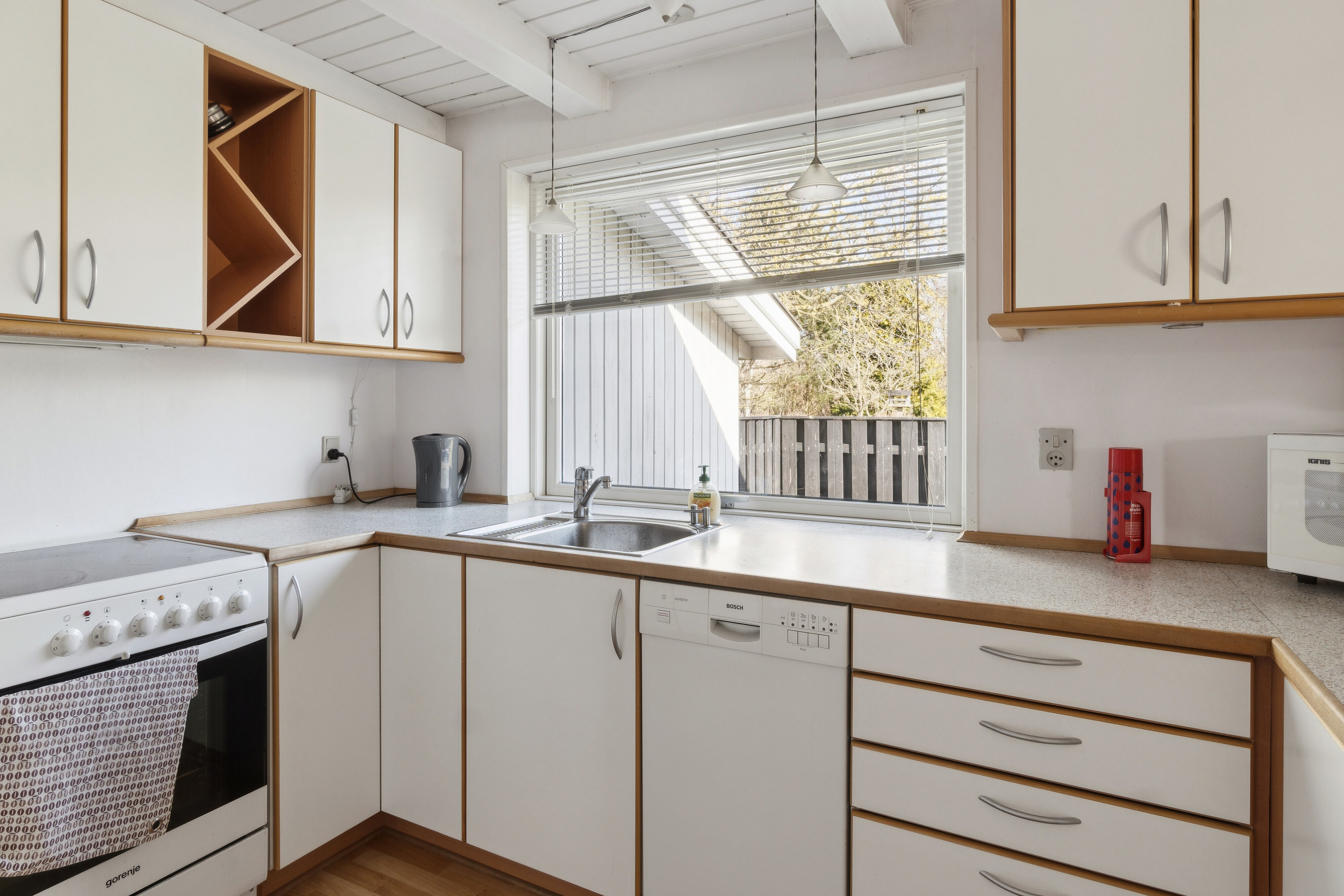 Fremhævet køkken billede i fuldskærmstilstand. Billede af Tjørnelunden 13, Bjerge Str, 4480 Store Fuglede