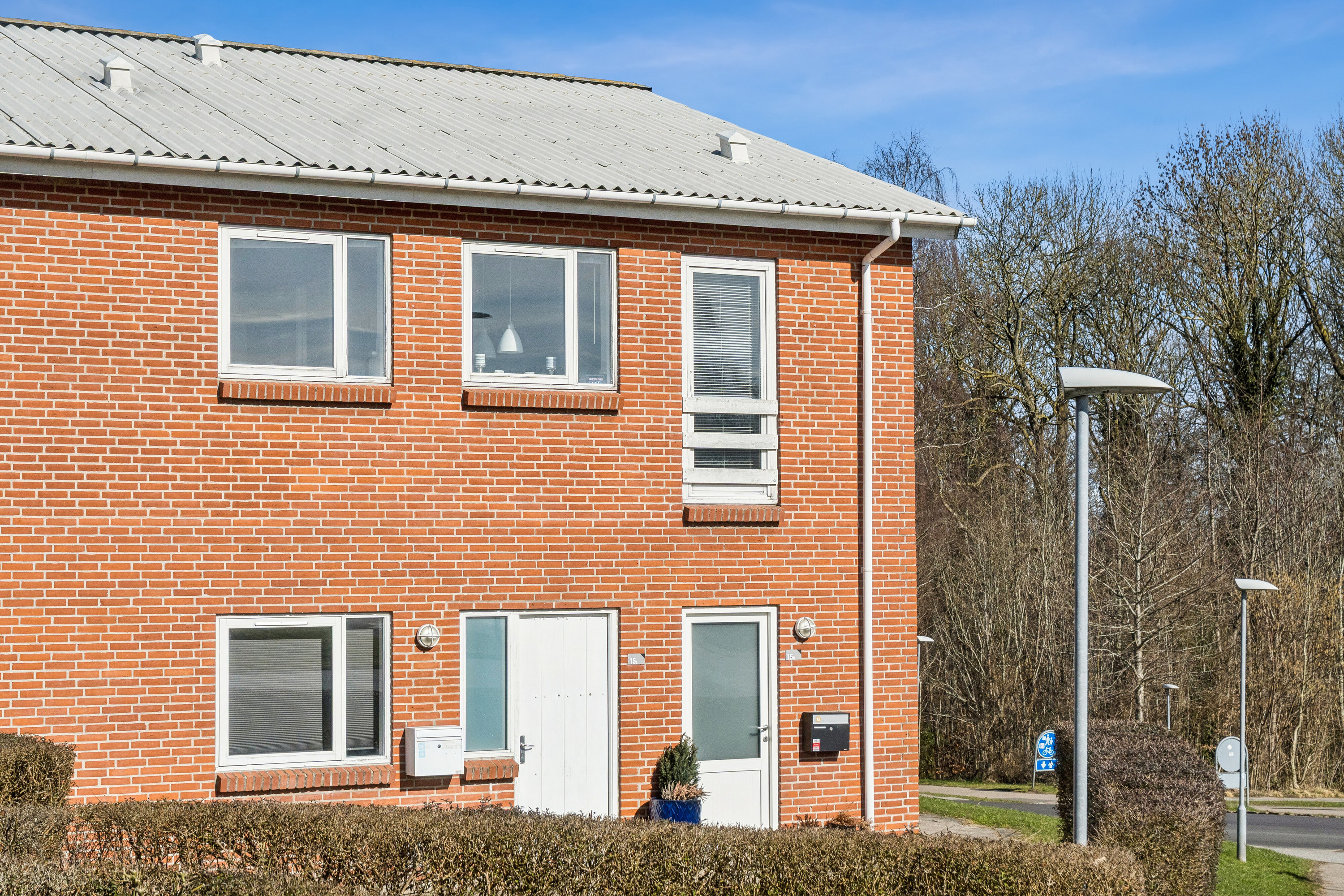 Fremhævet set fra haven billede i fuldskærmstilstand. Billede af Klokkeskovvej 15N, Stavtrup, 8260 Viby J