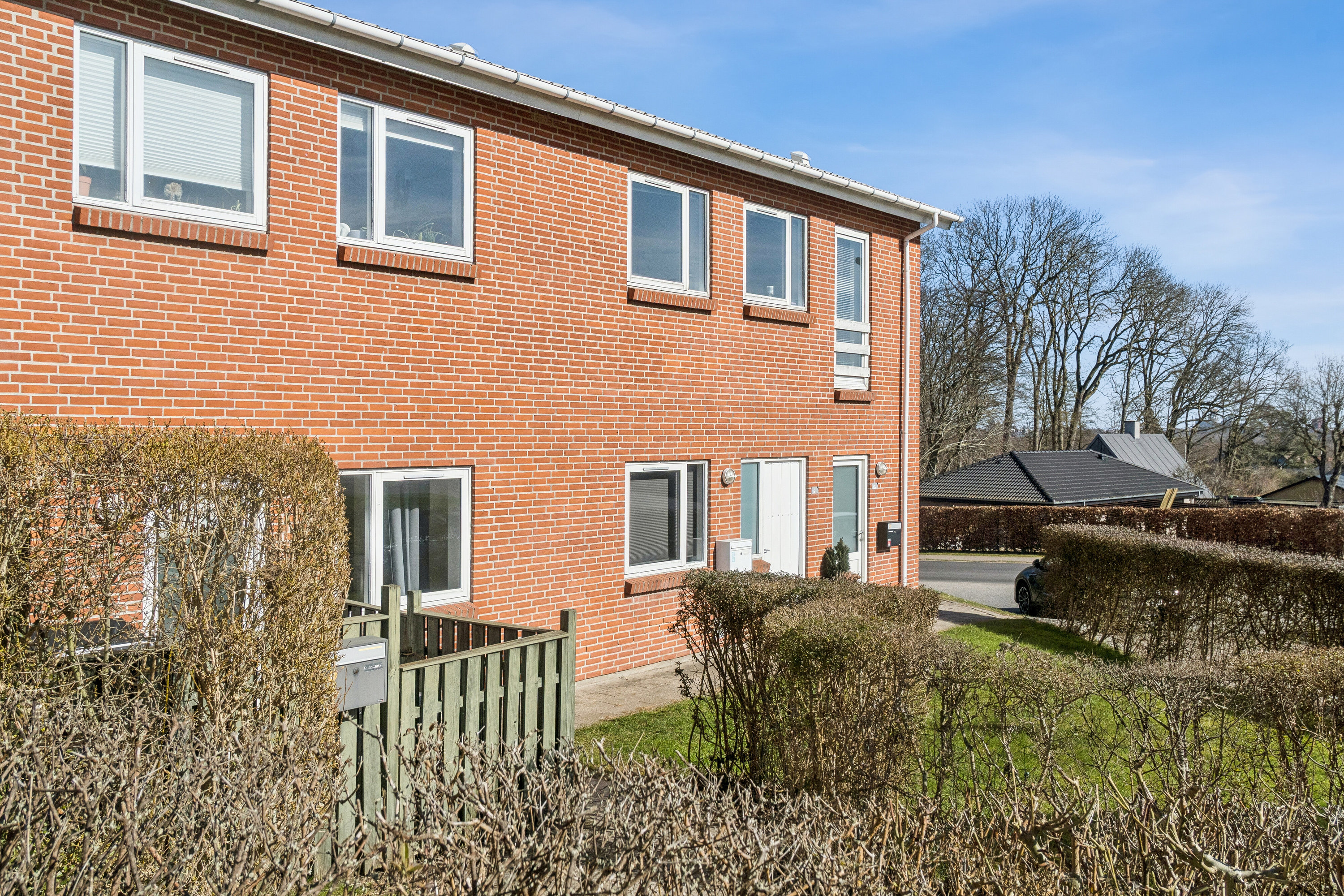 Fremhævet set fra haven billede i fuldskærmstilstand. Billede af Klokkeskovvej 15N, Stavtrup, 8260 Viby J