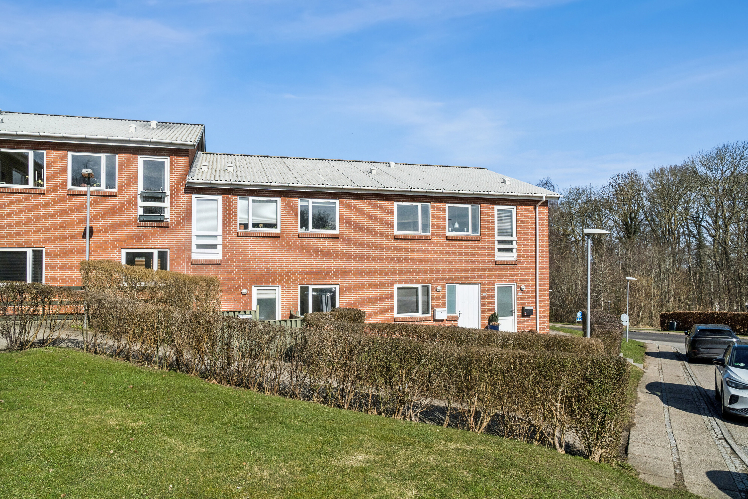 Fremhævet set fra haven billede i fuldskærmstilstand. Billede af Klokkeskovvej 15N, Stavtrup, 8260 Viby J