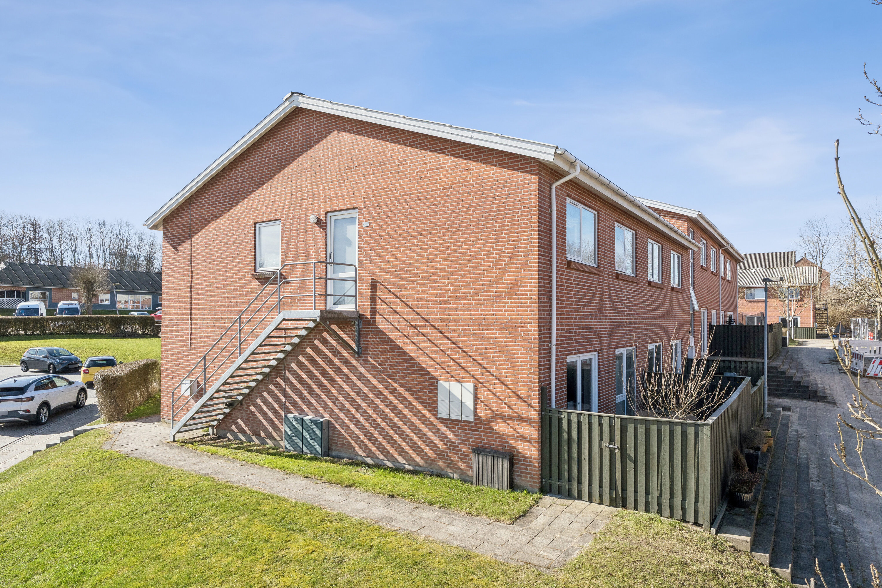 Fremhævet udendørs billede i fuldskærmstilstand. Billede af Klokkeskovvej 15N, Stavtrup, 8260 Viby J