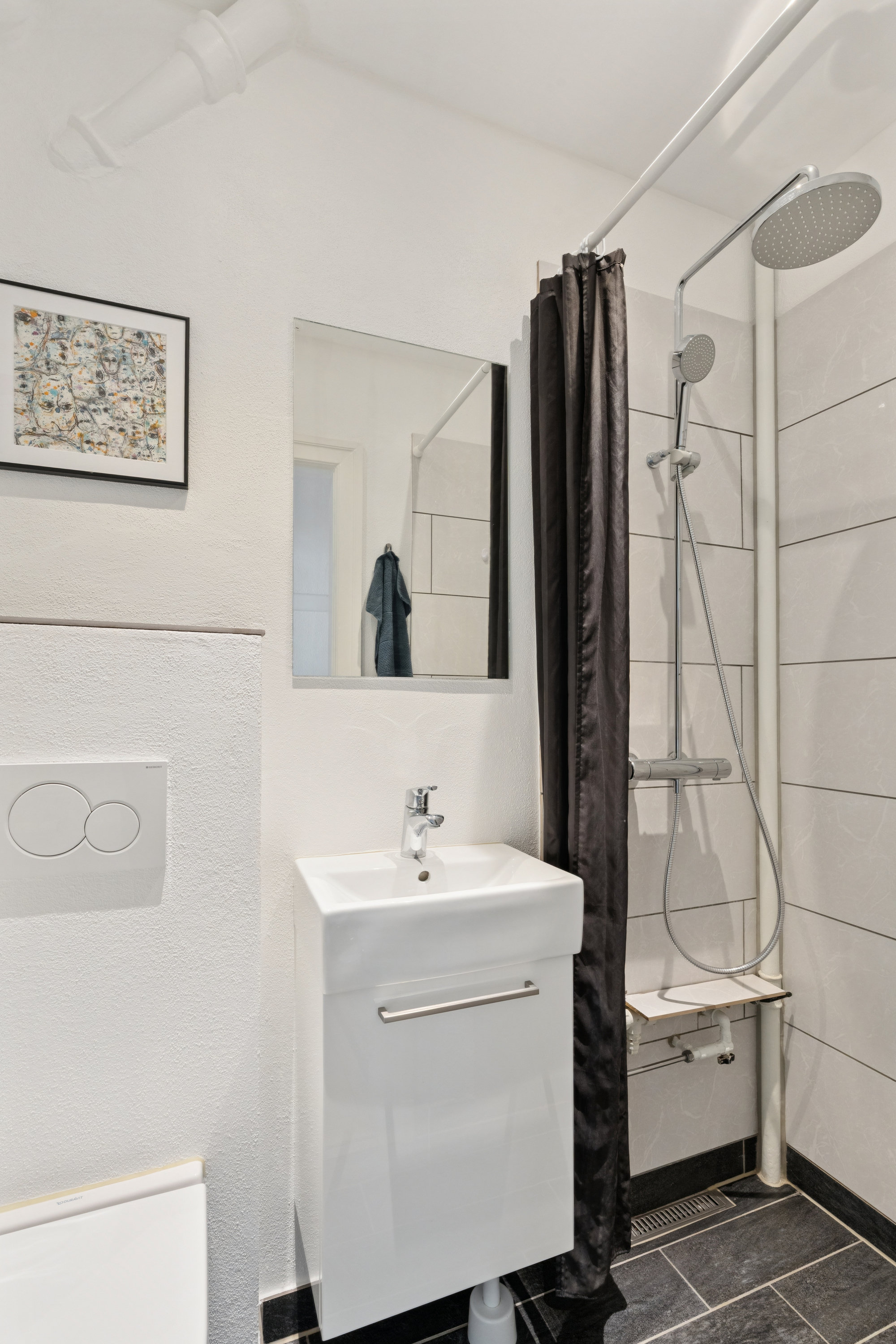 Fremhævet badeværelse billede i fuldskærmstilstand. Billede af Dybbølgade 5, st.. tv., 9000 Aalborg