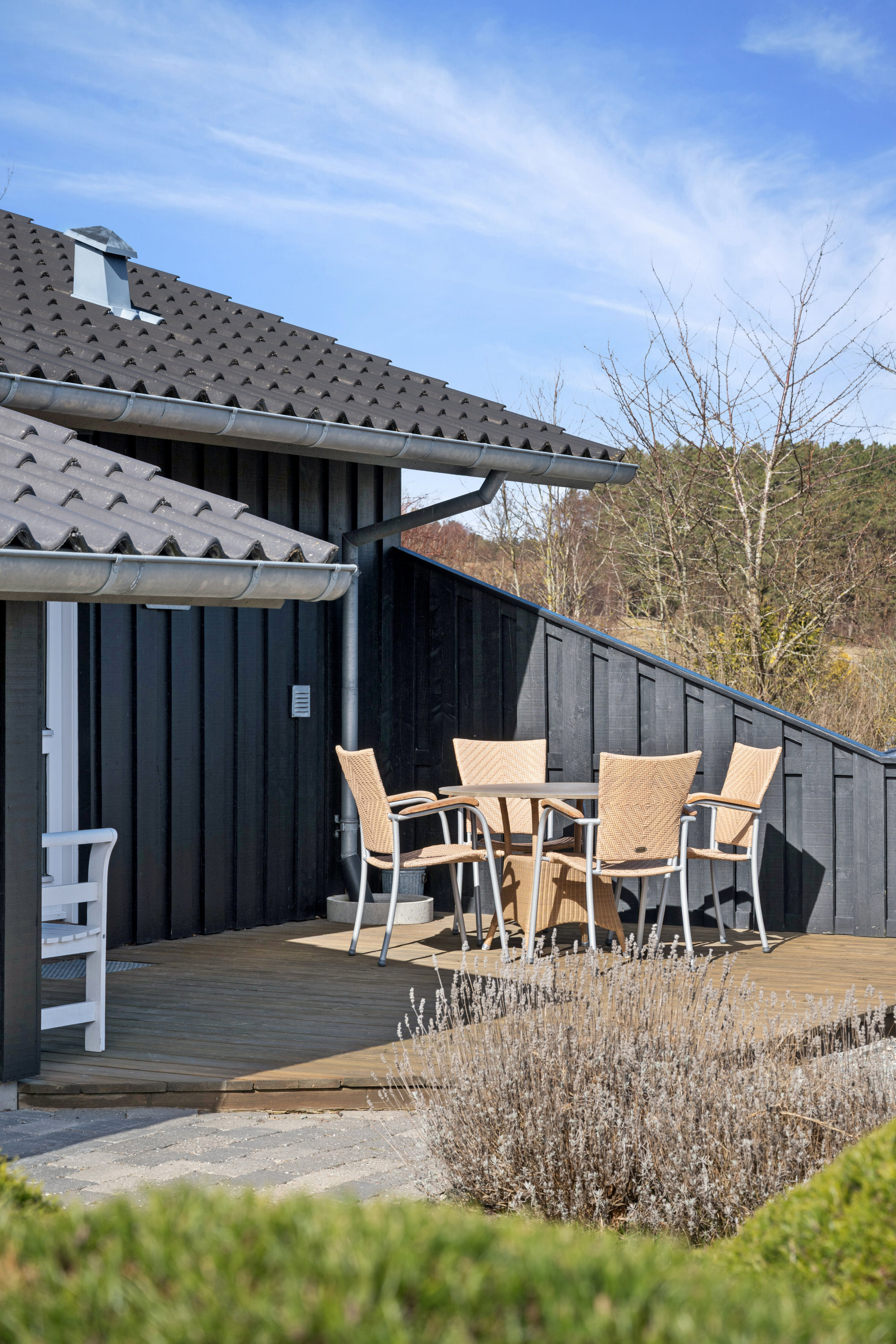 Fremhævet terrasse billede i fuldskærmstilstand. Billede af Ravnsvej 36, Egsmark Strand, 8400 Ebeltoft