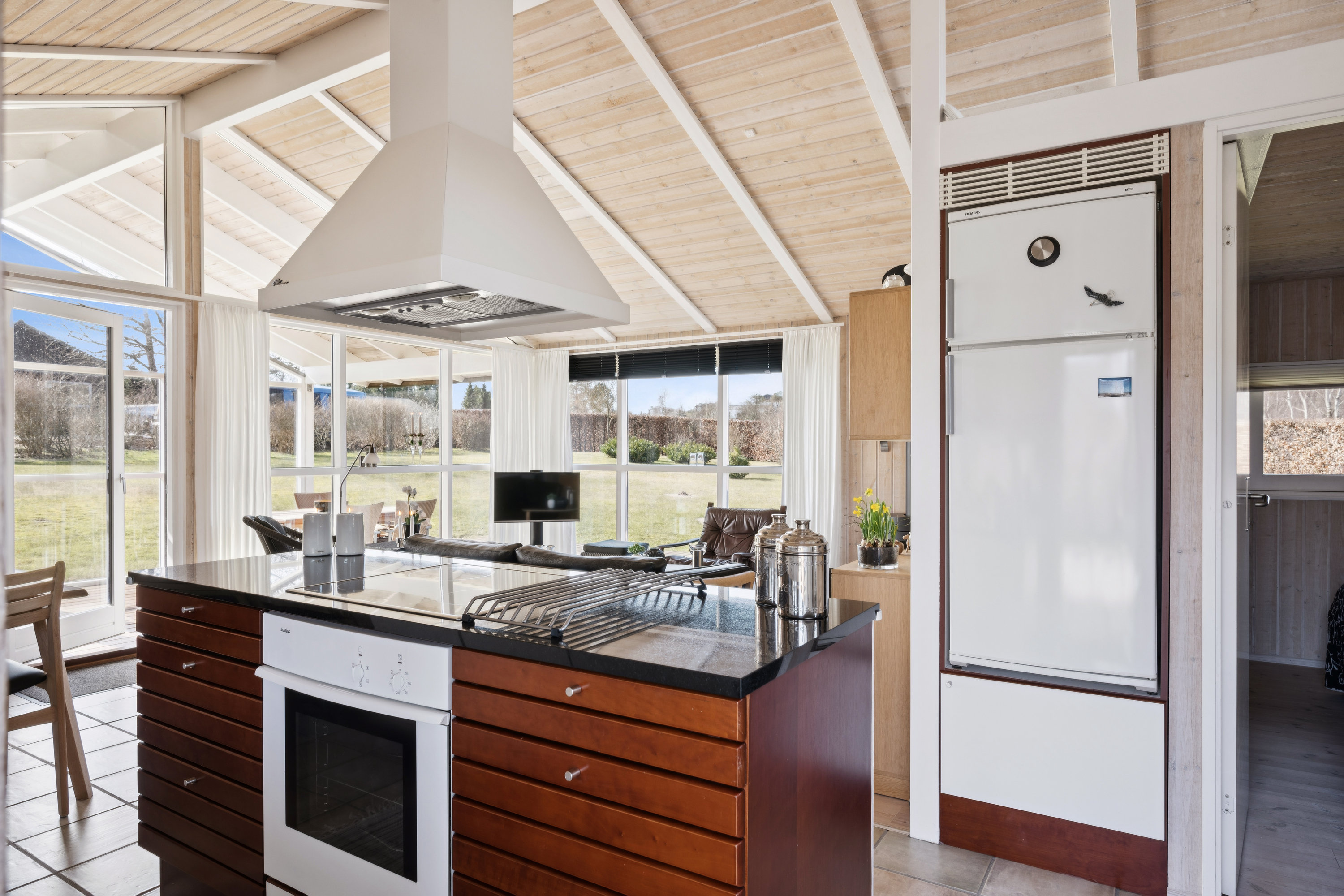 Fremhævet køkken billede i fuldskærmstilstand. Billede af Ravnsvej 36, Egsmark Strand, 8400 Ebeltoft