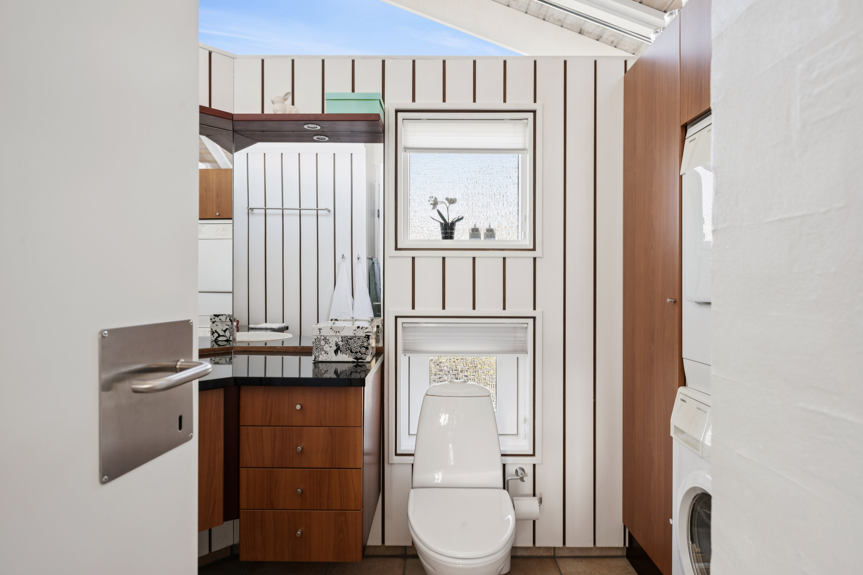 Fremhævet badeværelse billede i fuldskærmstilstand. Billede af Ravnsvej 36, Egsmark Strand, 8400 Ebeltoft