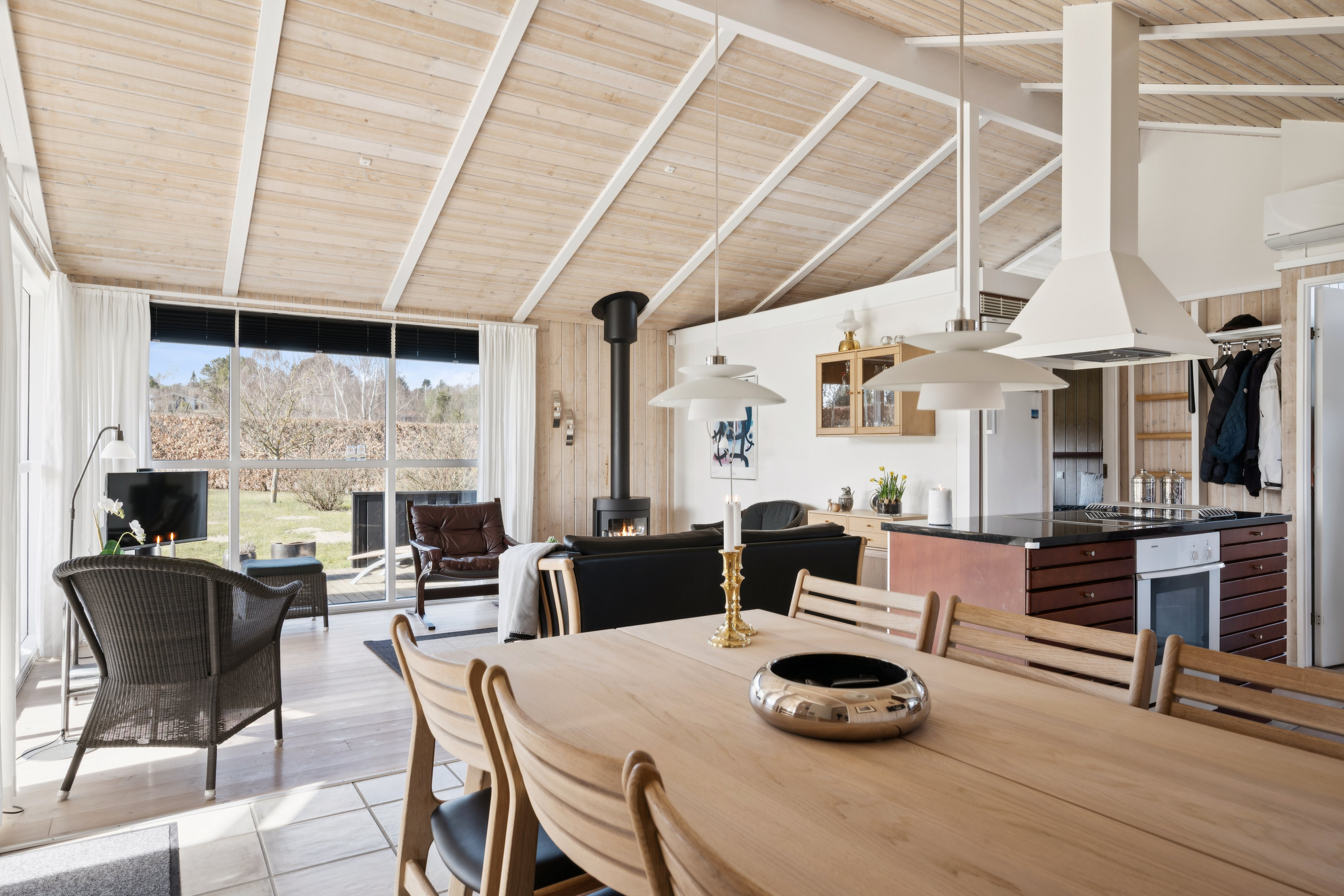 Fremhævet stue billede i fuldskærmstilstand. Billede af Ravnsvej 36, Egsmark Strand, 8400 Ebeltoft