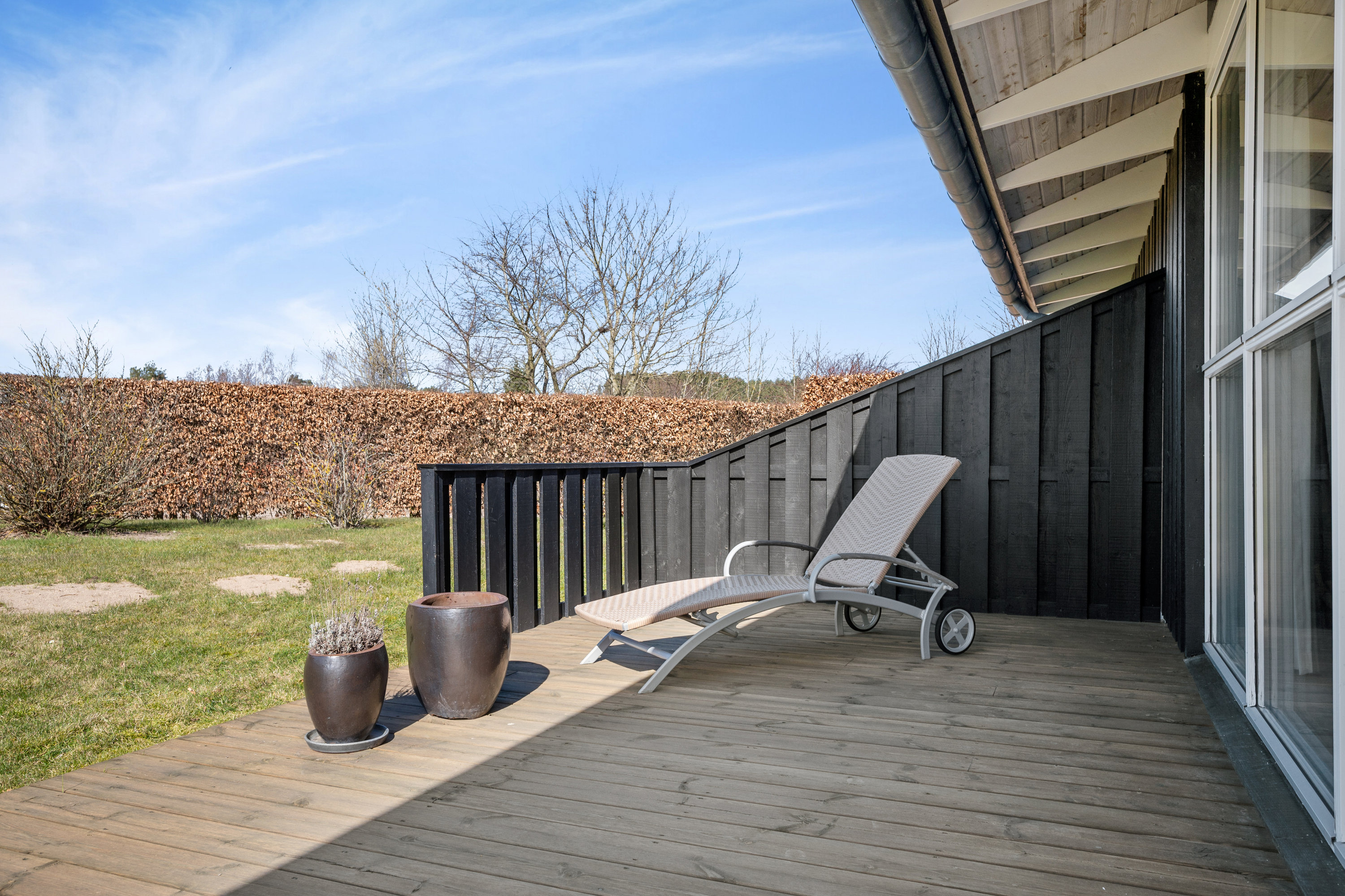 Fremhævet terrasse billede i fuldskærmstilstand. Billede af Ravnsvej 36, Egsmark Strand, 8400 Ebeltoft