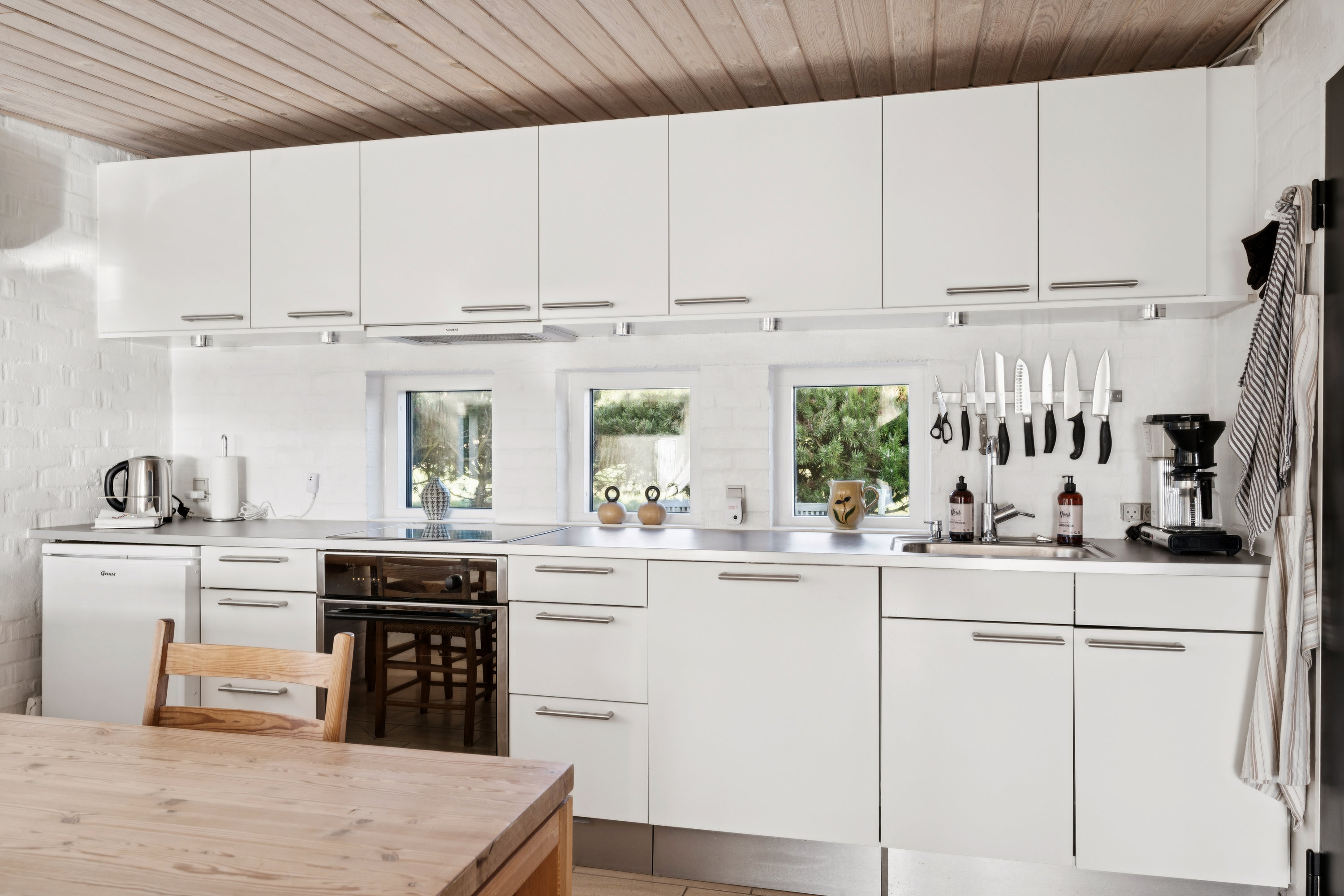 Fremhævet køkken billede i fuldskærmstilstand. Billede af Lerbakken 27, Skødshoved Strand, 8420 Knebel