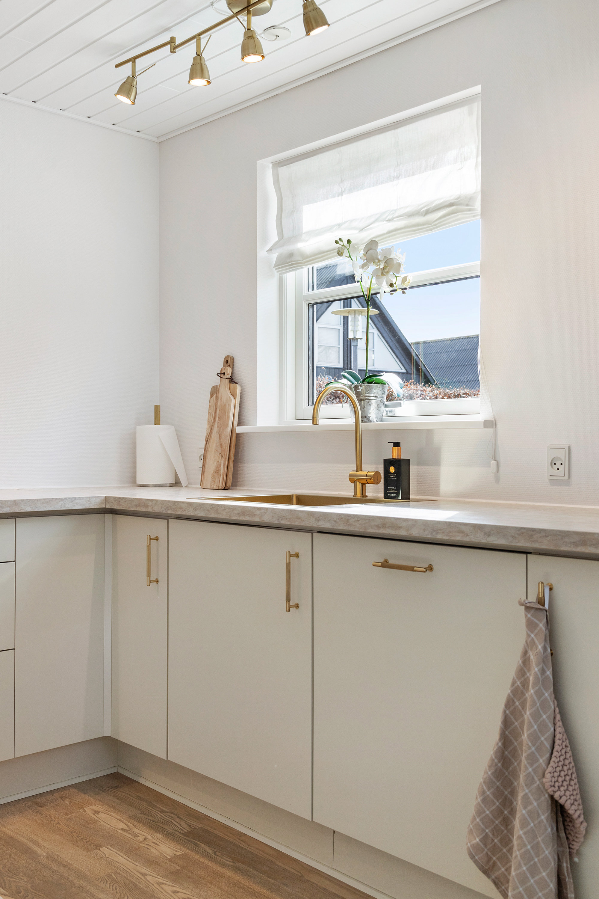 Fremhævet køkken billede i fuldskærmstilstand. Billede af Gatten Møllevej 88, Gatten, 9640 Farsø