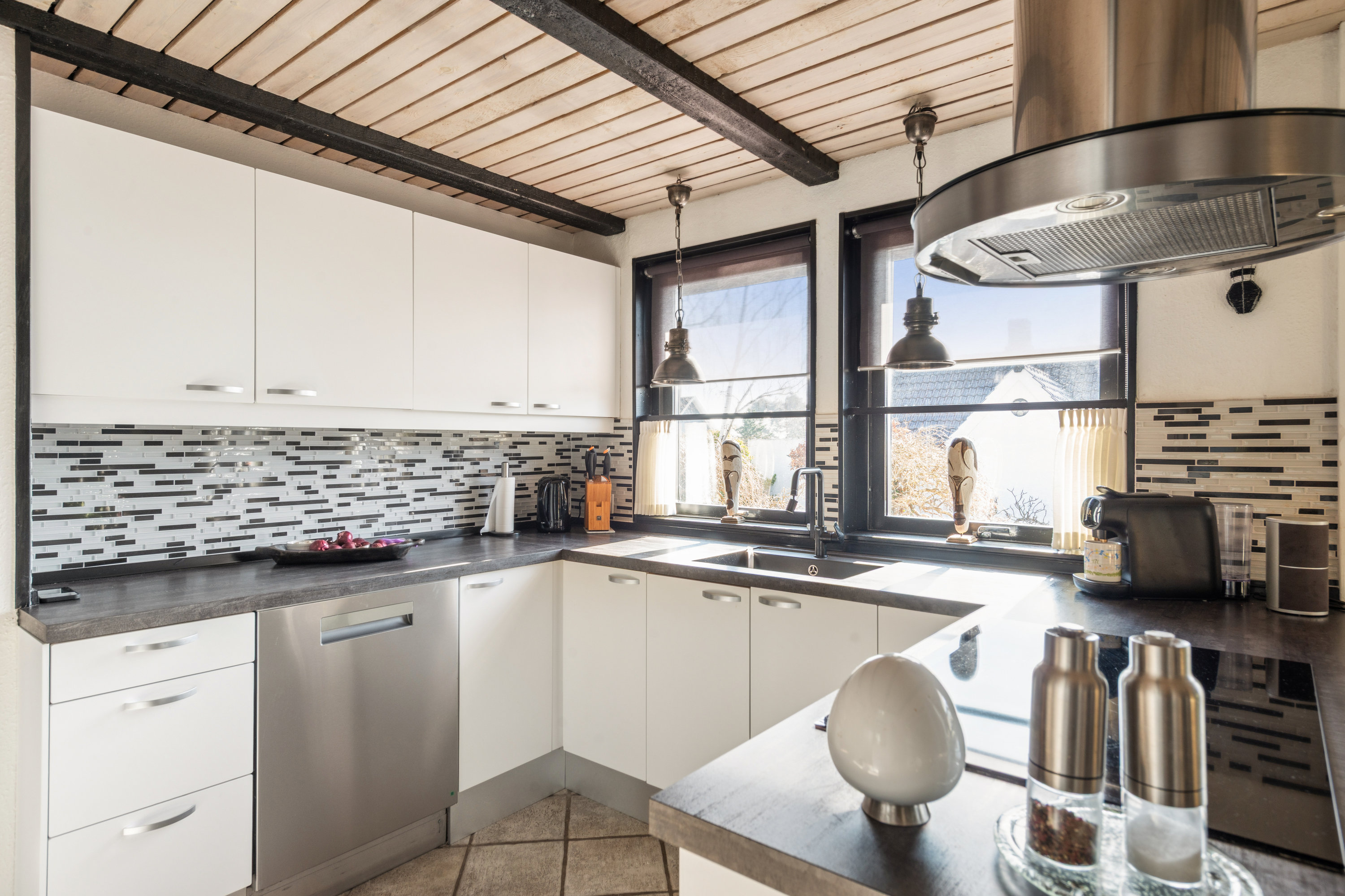 Fremhævet køkken billede i fuldskærmstilstand. Billede af Firkløvervej 5, 2670 Greve