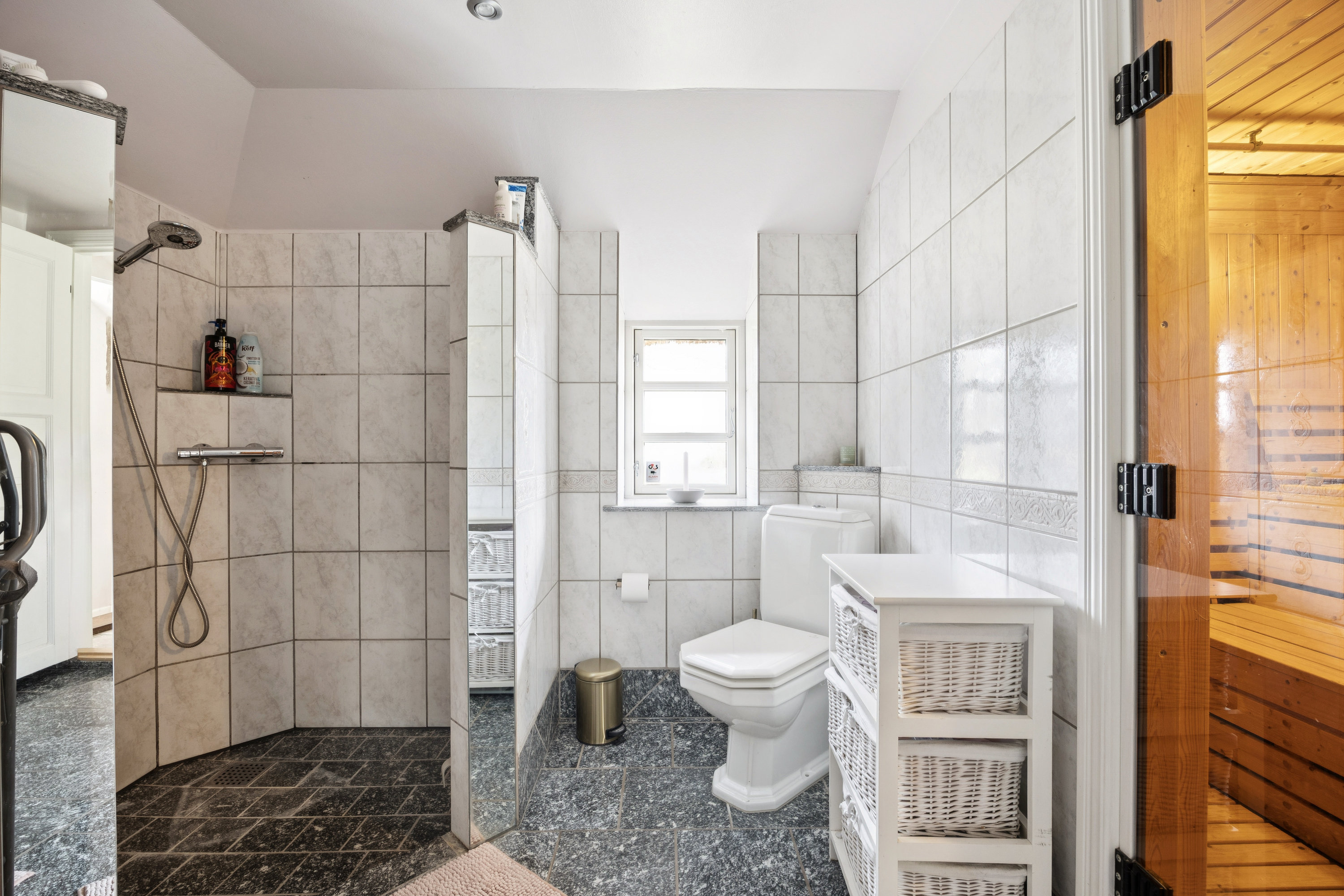 Fremhævet badeværelse billede i fuldskærmstilstand. Billede af Falkevej 4, 4672 Klippinge