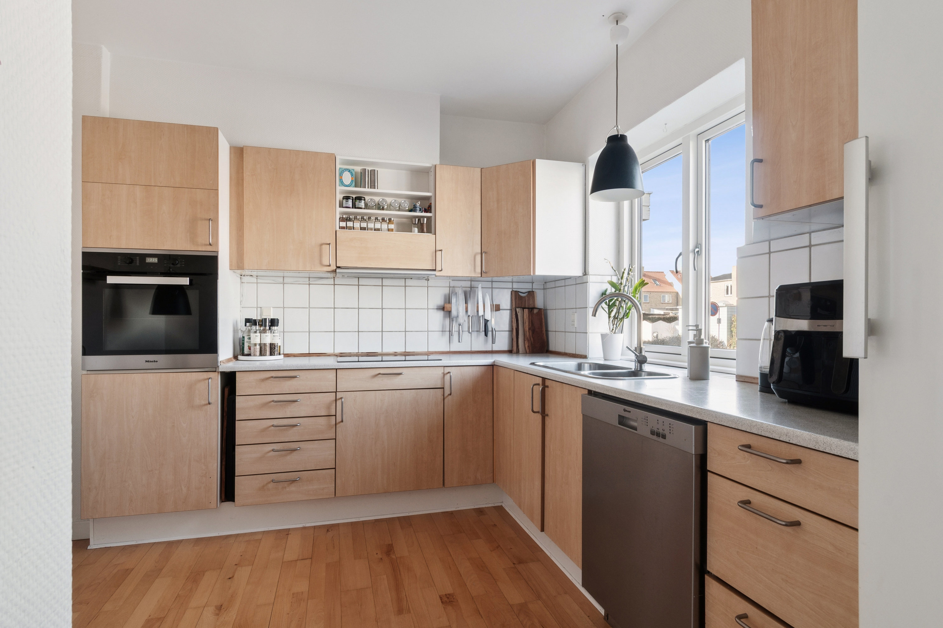 Fremhævet køkken billede i fuldskærmstilstand. Billede af Hadsten Alle 43, 2770 Kastrup