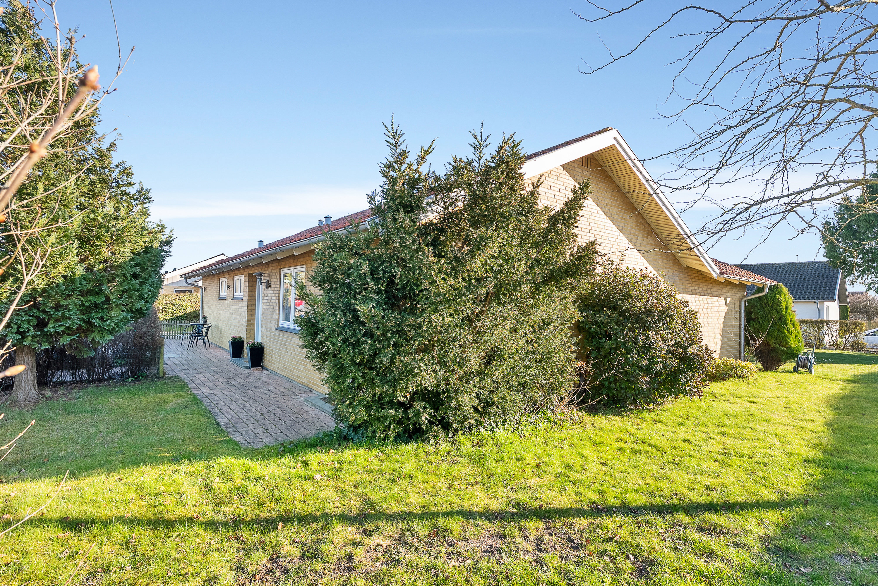 Fremhævet facade billede i fuldskærmstilstand. Billede af Rugvangen 23, Otterup, 5450 Otterup