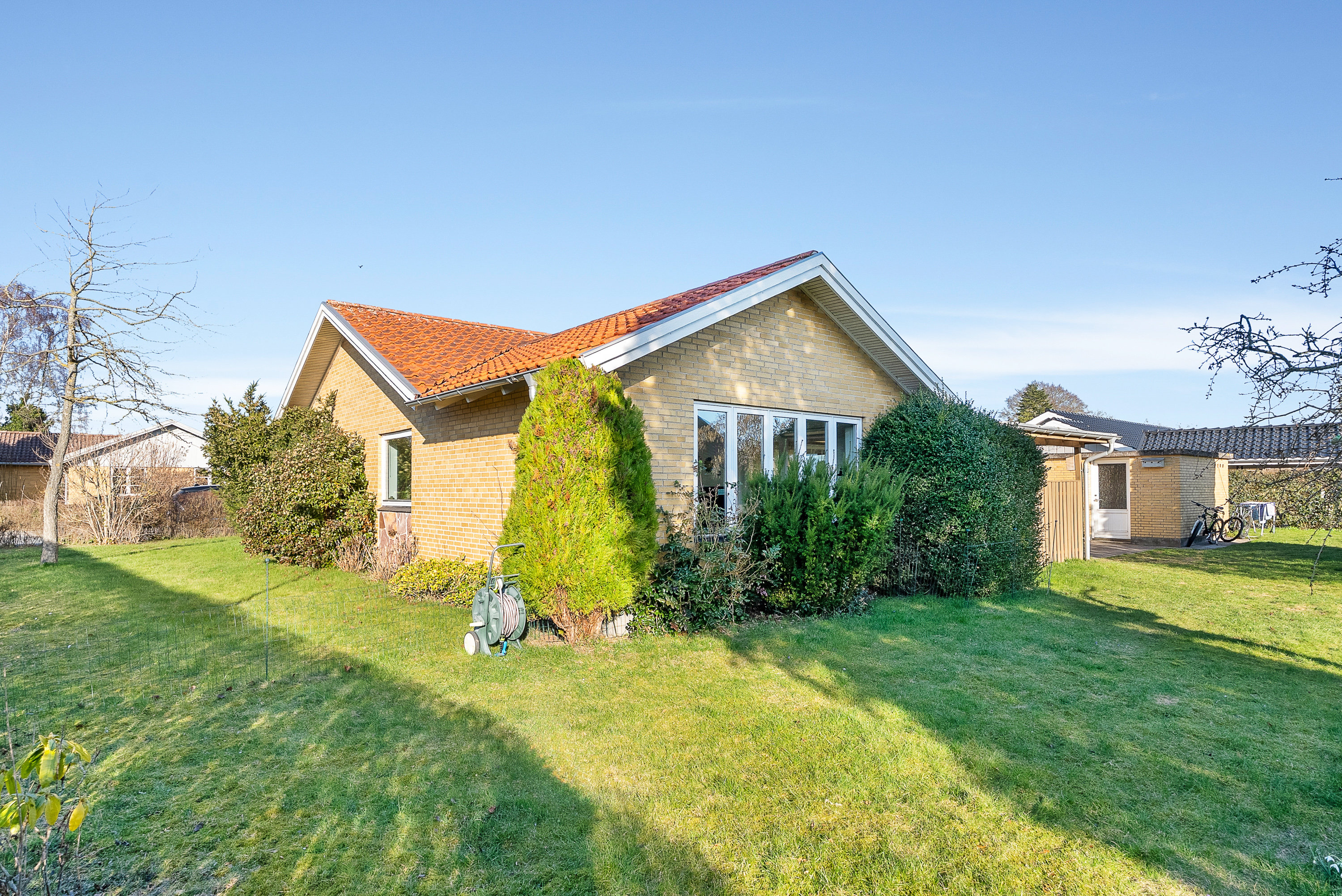 Fremhævet facade billede i fuldskærmstilstand. Billede af Rugvangen 23, Otterup, 5450 Otterup