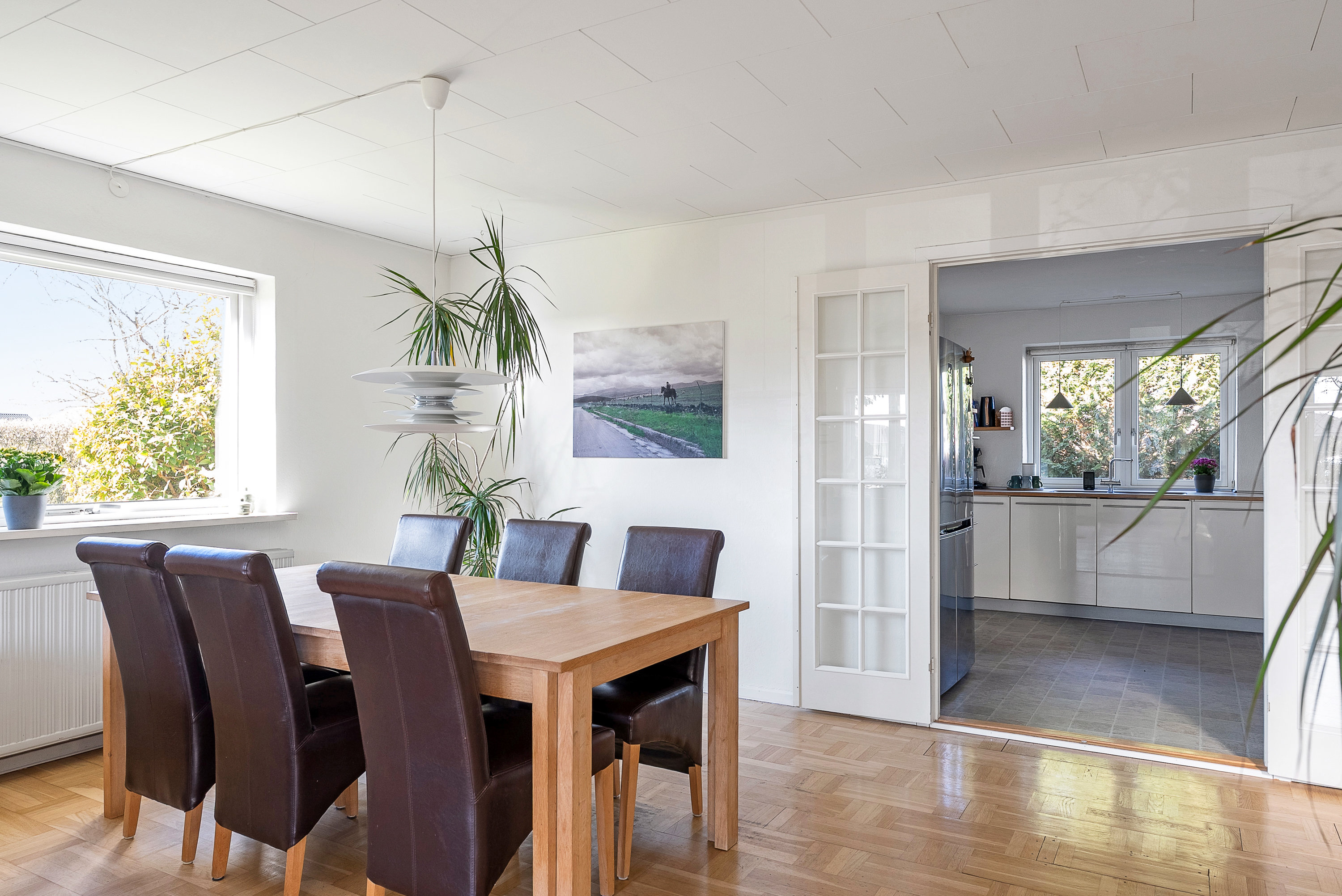 Fremhævet stue billede i fuldskærmstilstand. Billede af Rugvangen 23, Otterup, 5450 Otterup