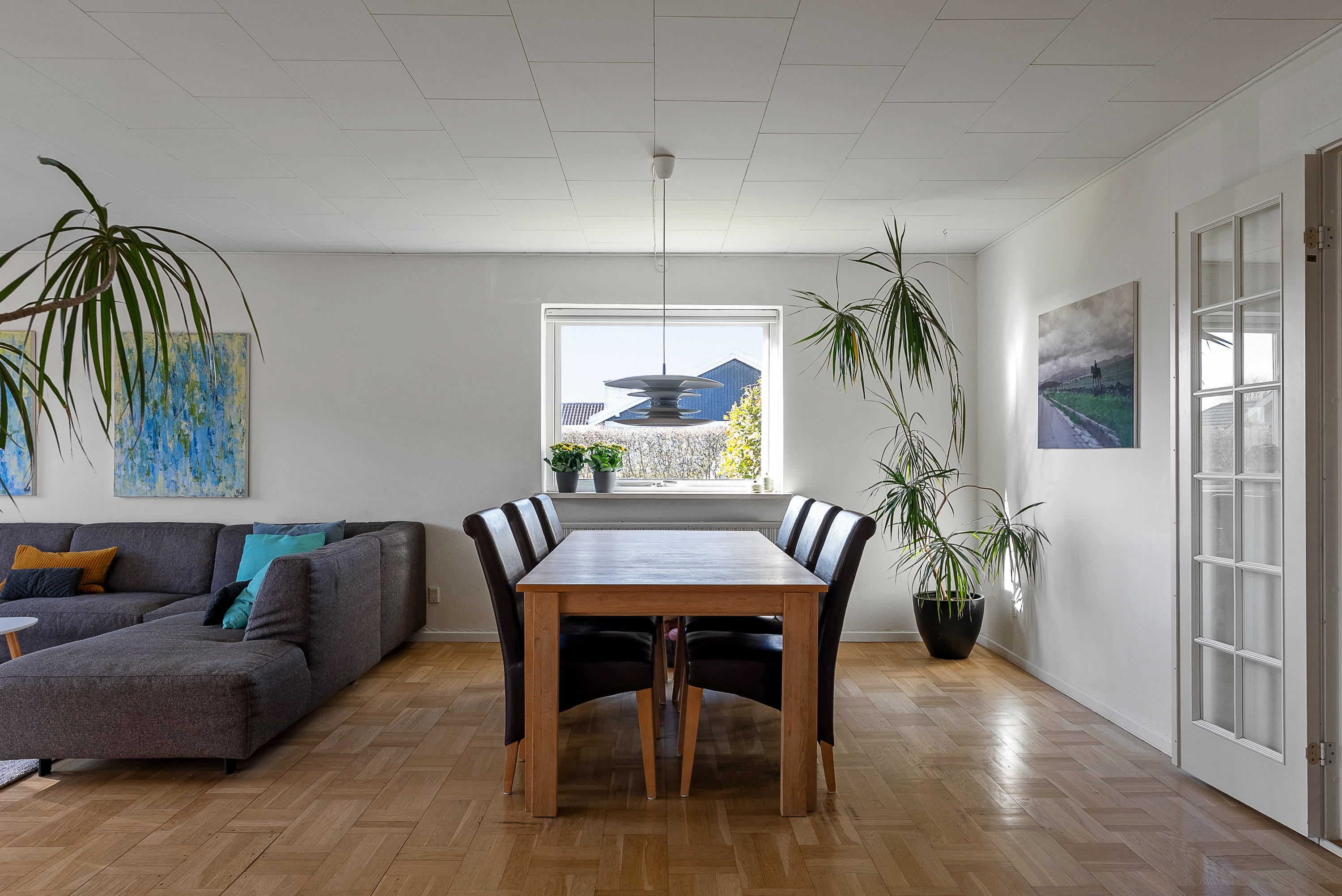 Fremhævet stue billede i fuldskærmstilstand. Billede af Rugvangen 23, Otterup, 5450 Otterup