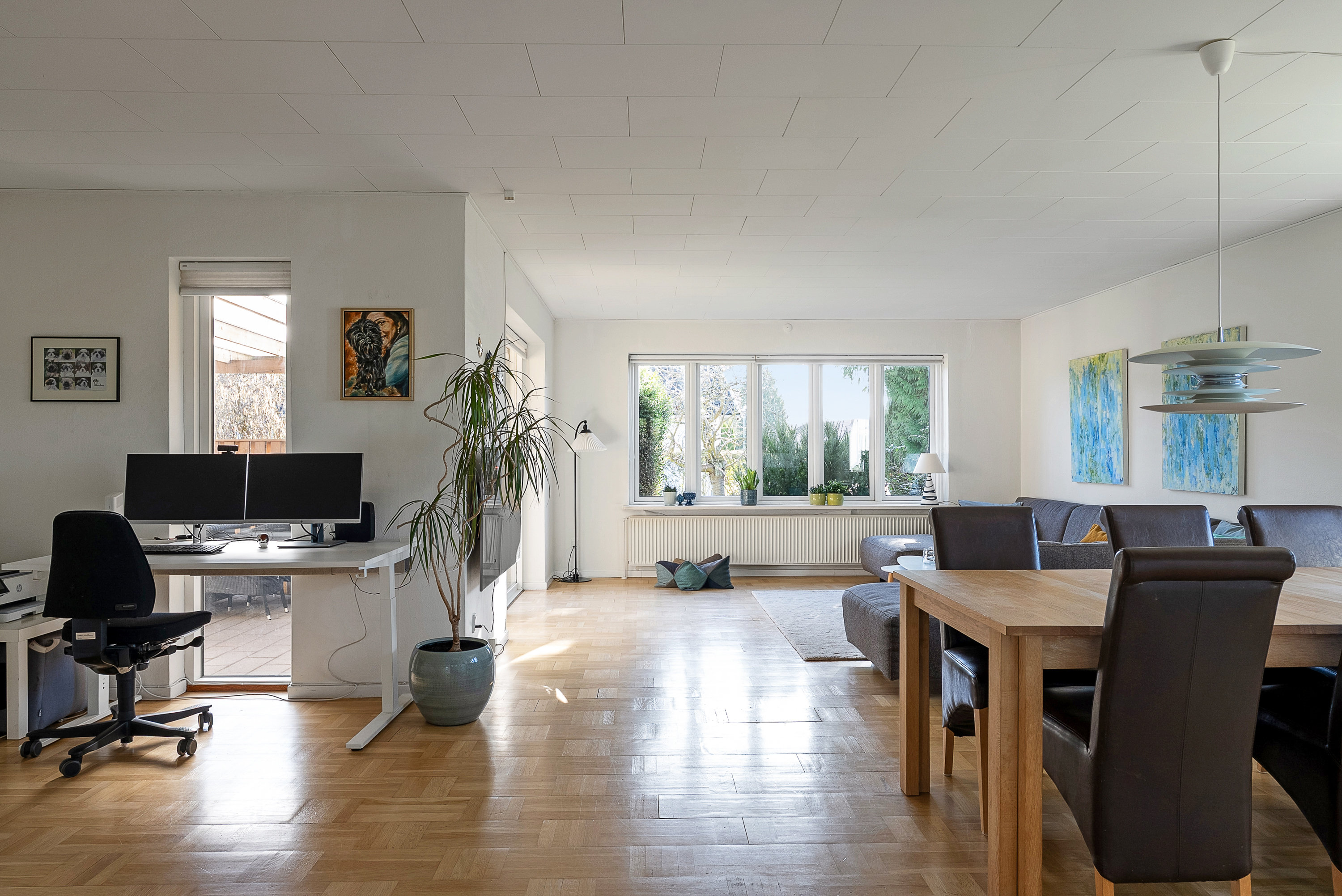 Fremhævet stue billede i fuldskærmstilstand. Billede af Rugvangen 23, Otterup, 5450 Otterup