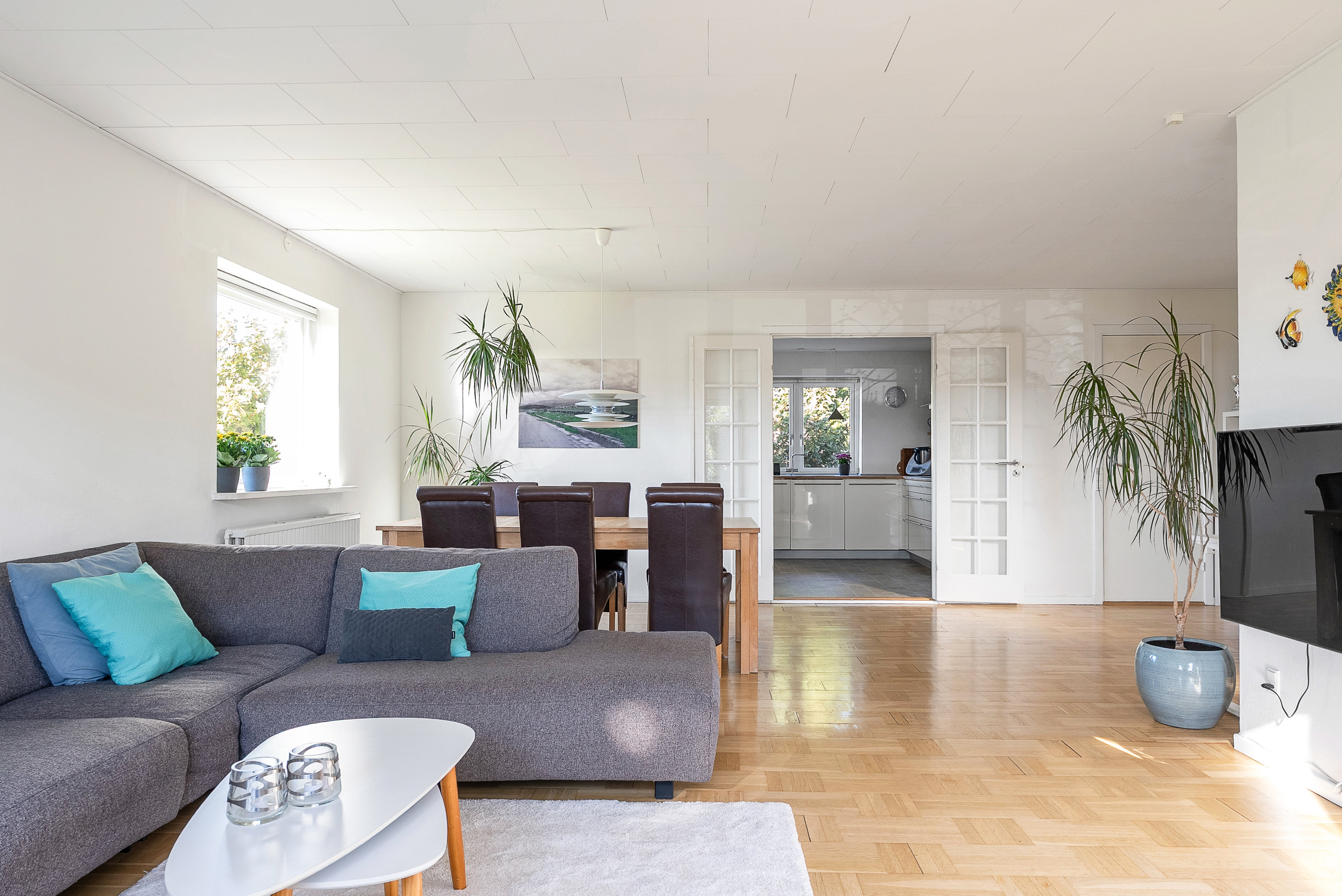 Fremhævet stue billede i fuldskærmstilstand. Billede af Rugvangen 23, Otterup, 5450 Otterup