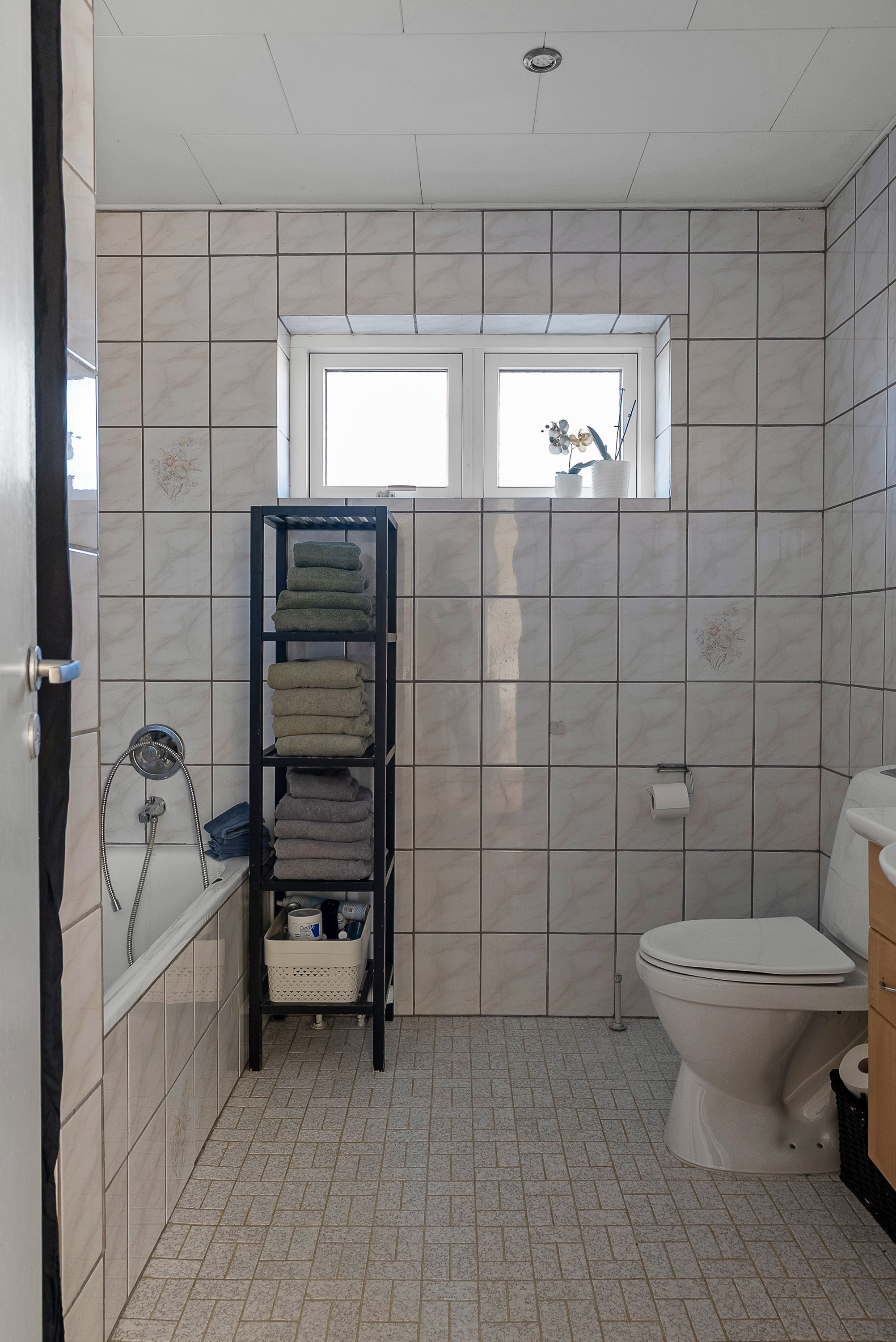 Fremhævet toilet billede i fuldskærmstilstand. Billede af Rugvangen 23, Otterup, 5450 Otterup