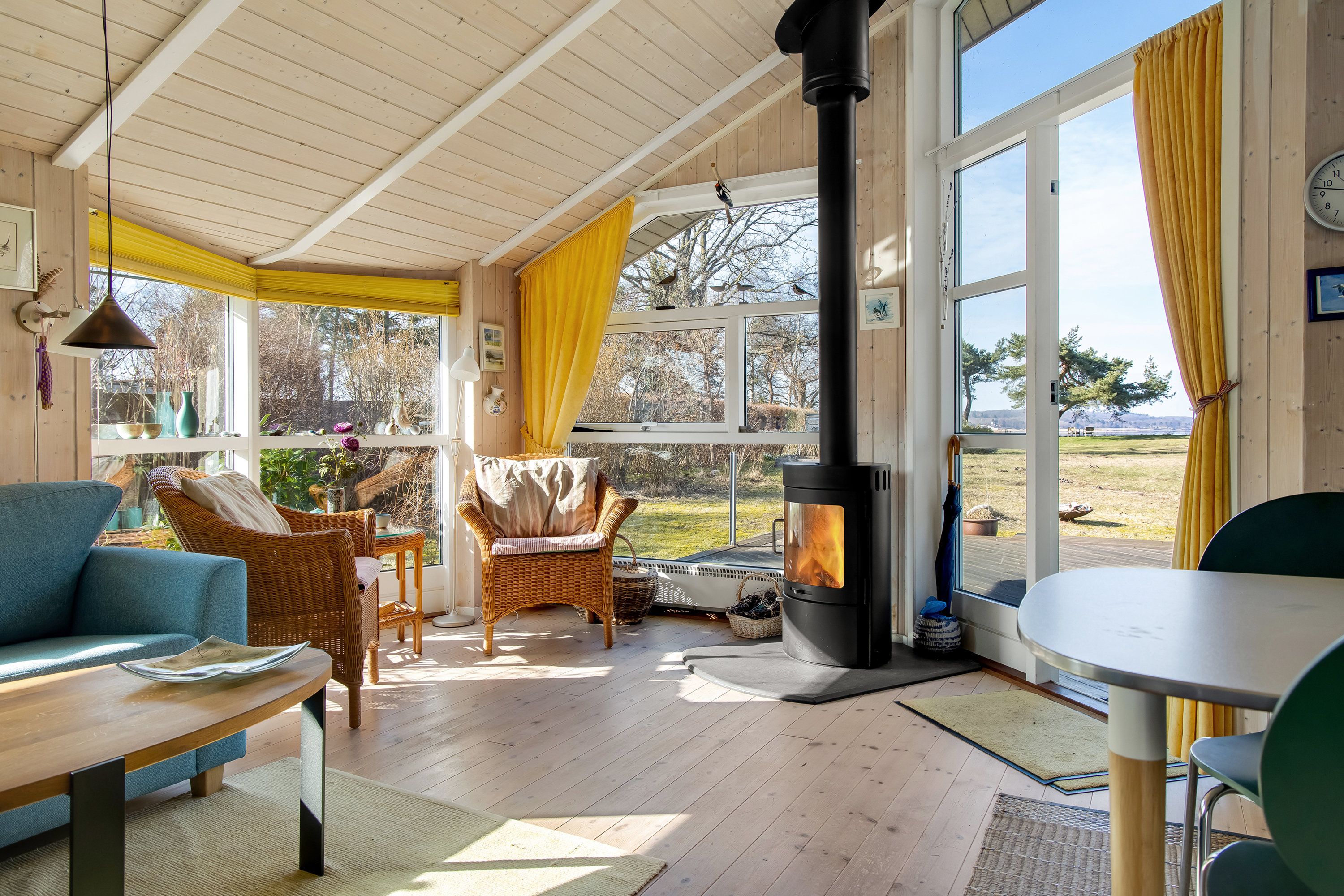 Fremhævet stue billede i fuldskærmstilstand. Billede af Kystvej 39, Tørslev Hage, 3630 Jægerspris